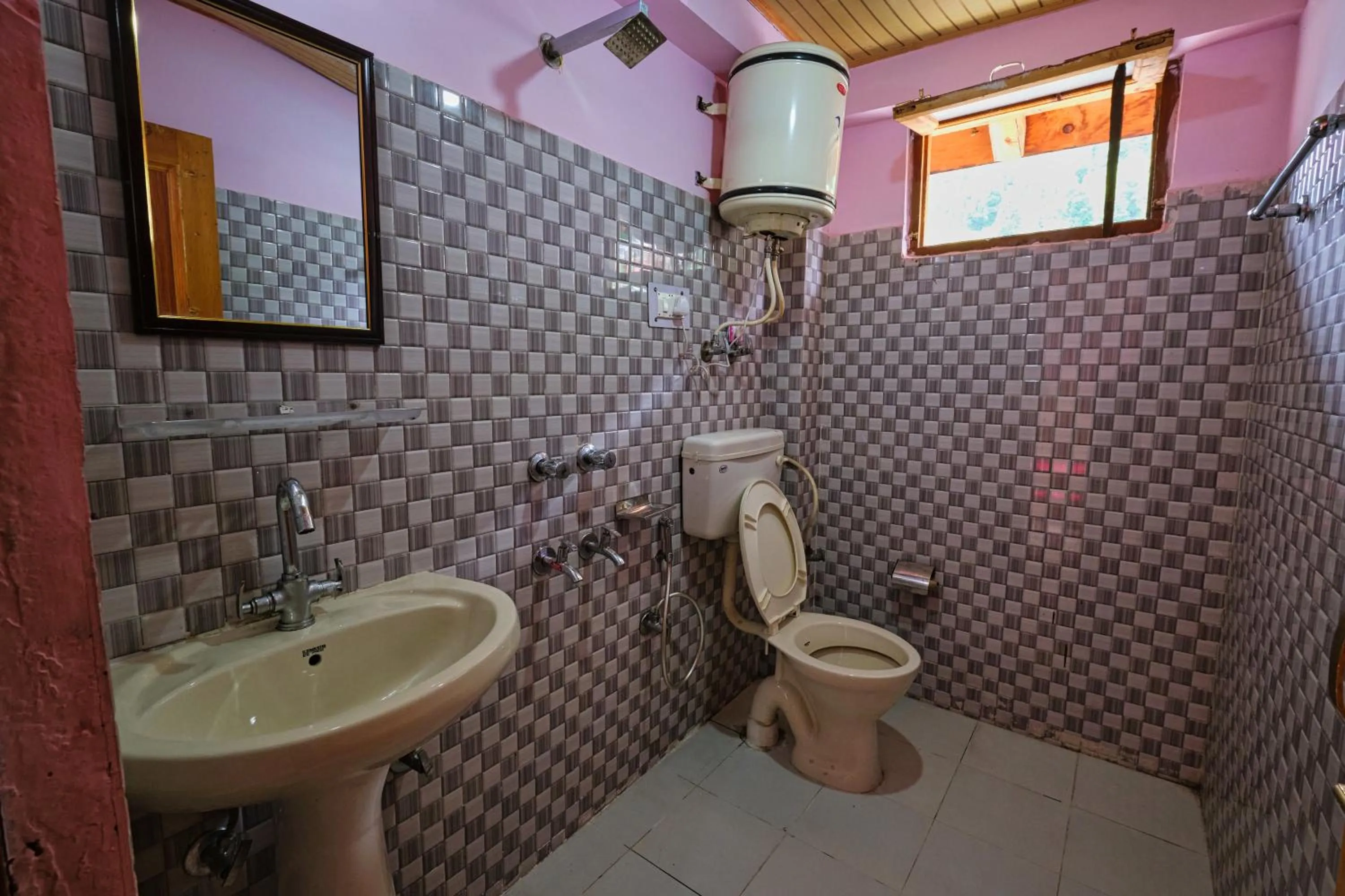 Bathroom in Voyageur Nest