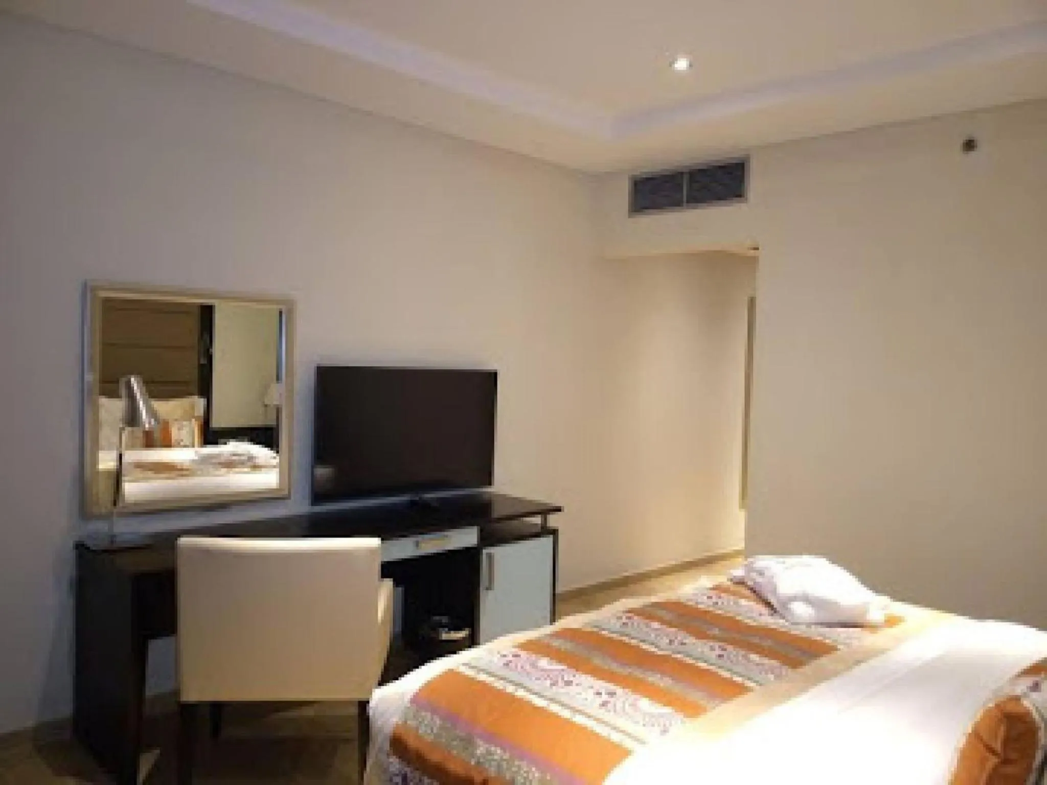 TV and multimedia, Bed in The Sojourner by Genesis