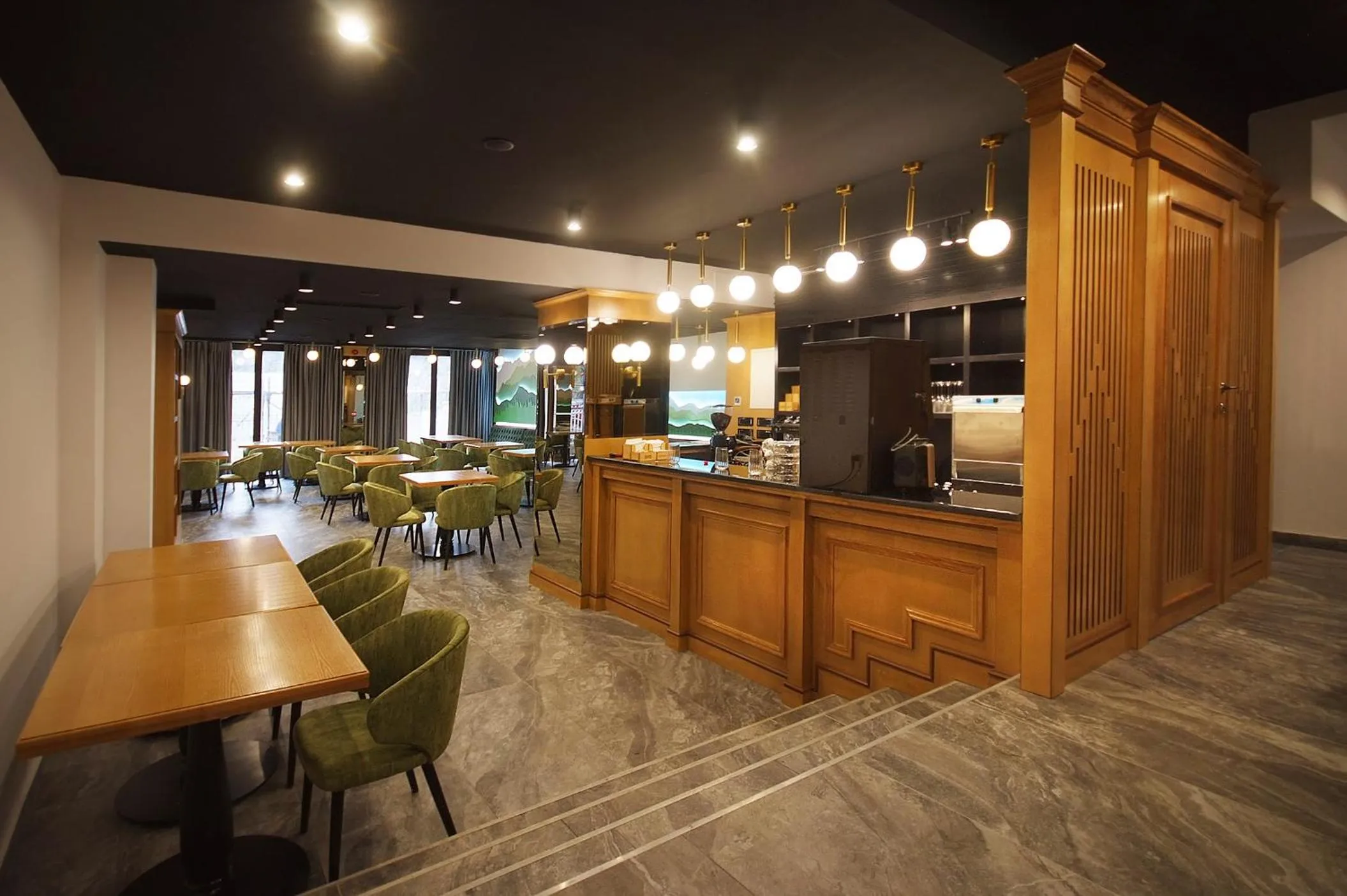 Restaurant/places to eat in COMPLEX PANORAMIC