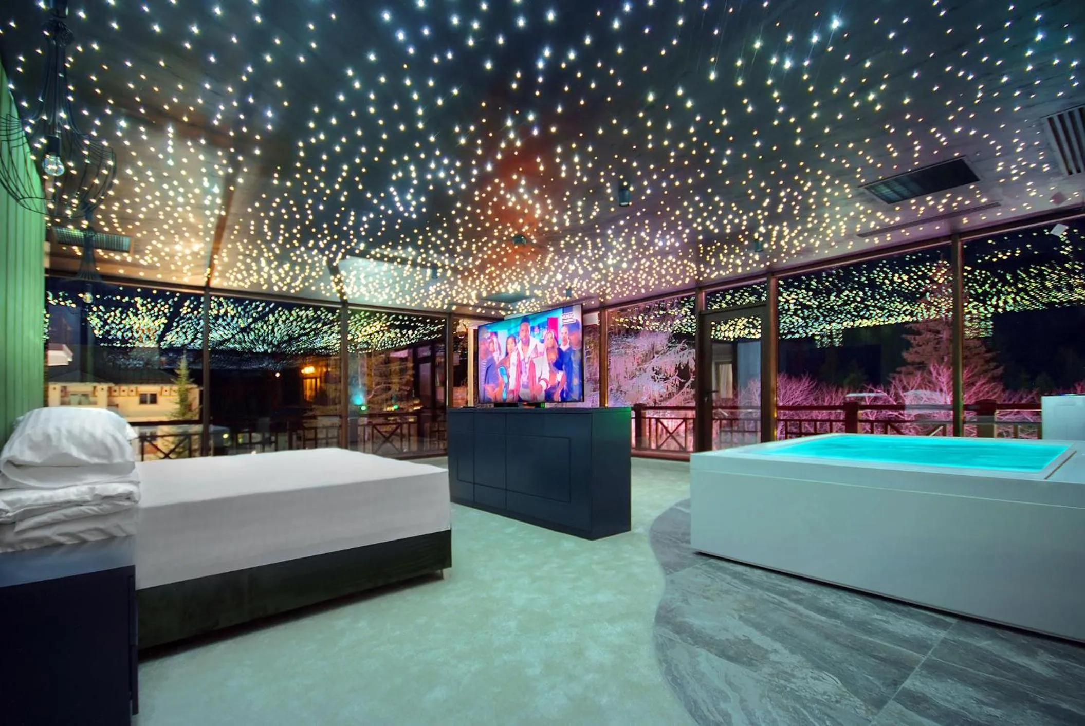 Photo of the whole room, Bed in COMPLEX PANORAMIC