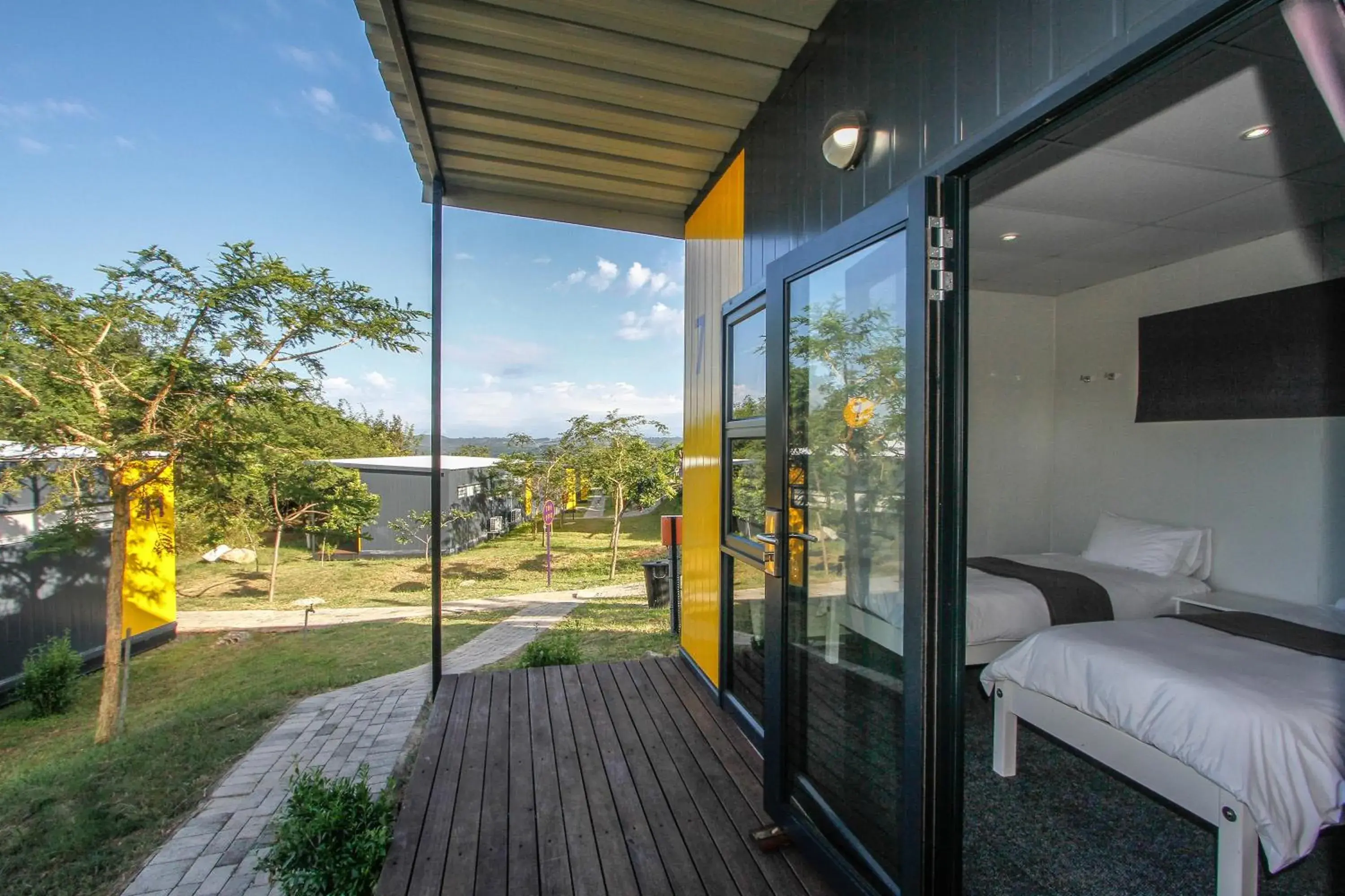 Twin Room in SleepOver KMIA Twin Room in SleepOver KMIA