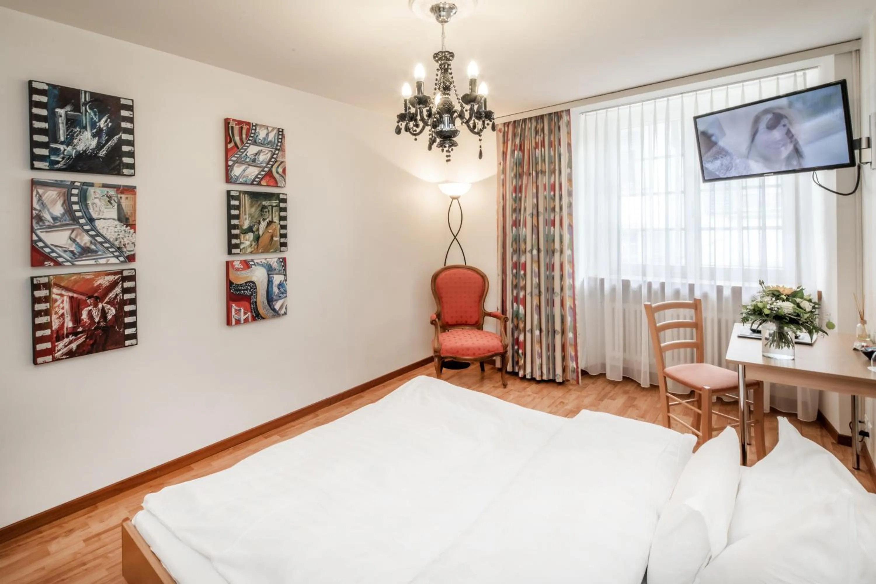 Bed in Hotel Roter Turm