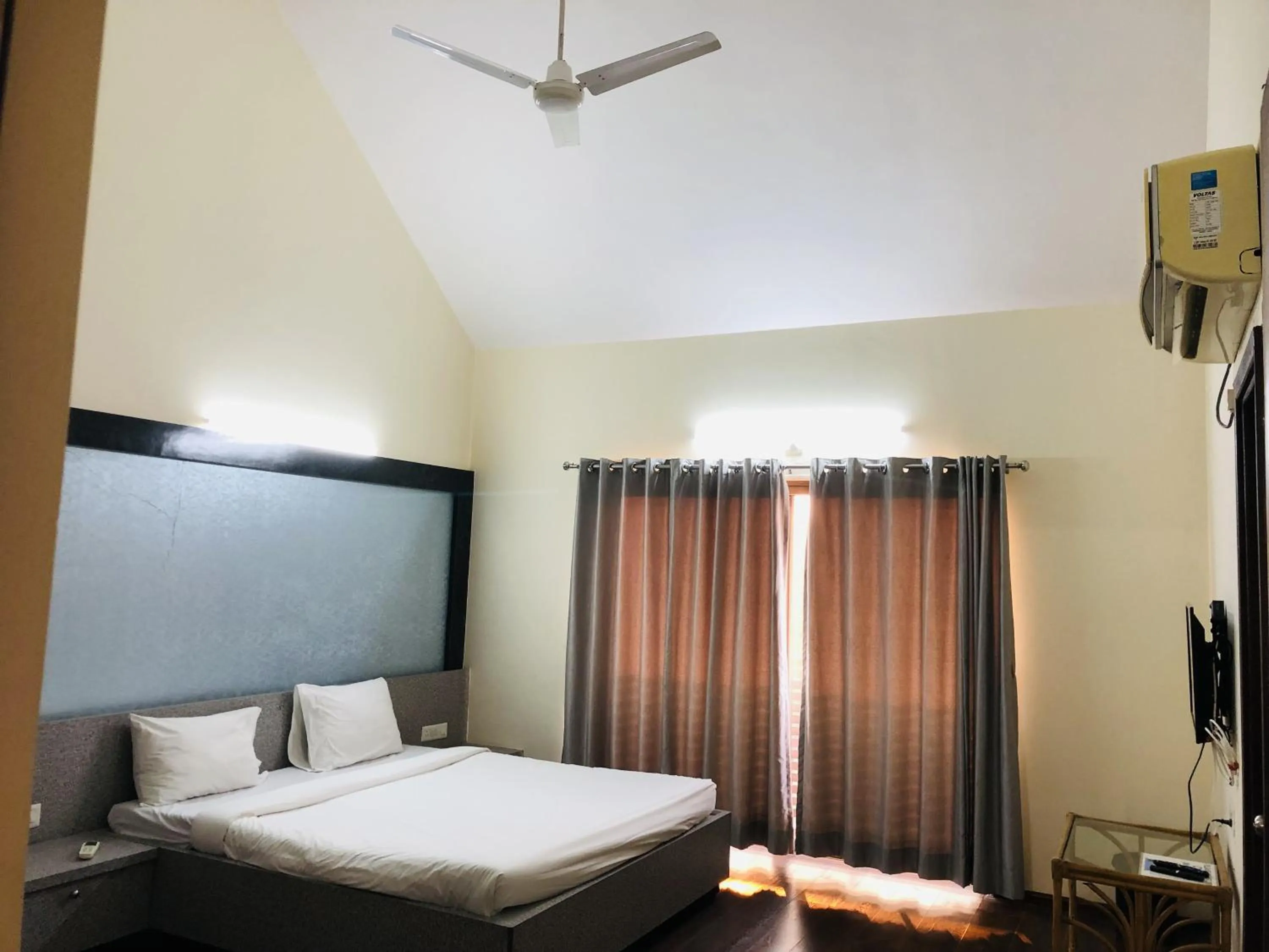 Bedroom, Bed in WOODS - Mangalyam Meadows