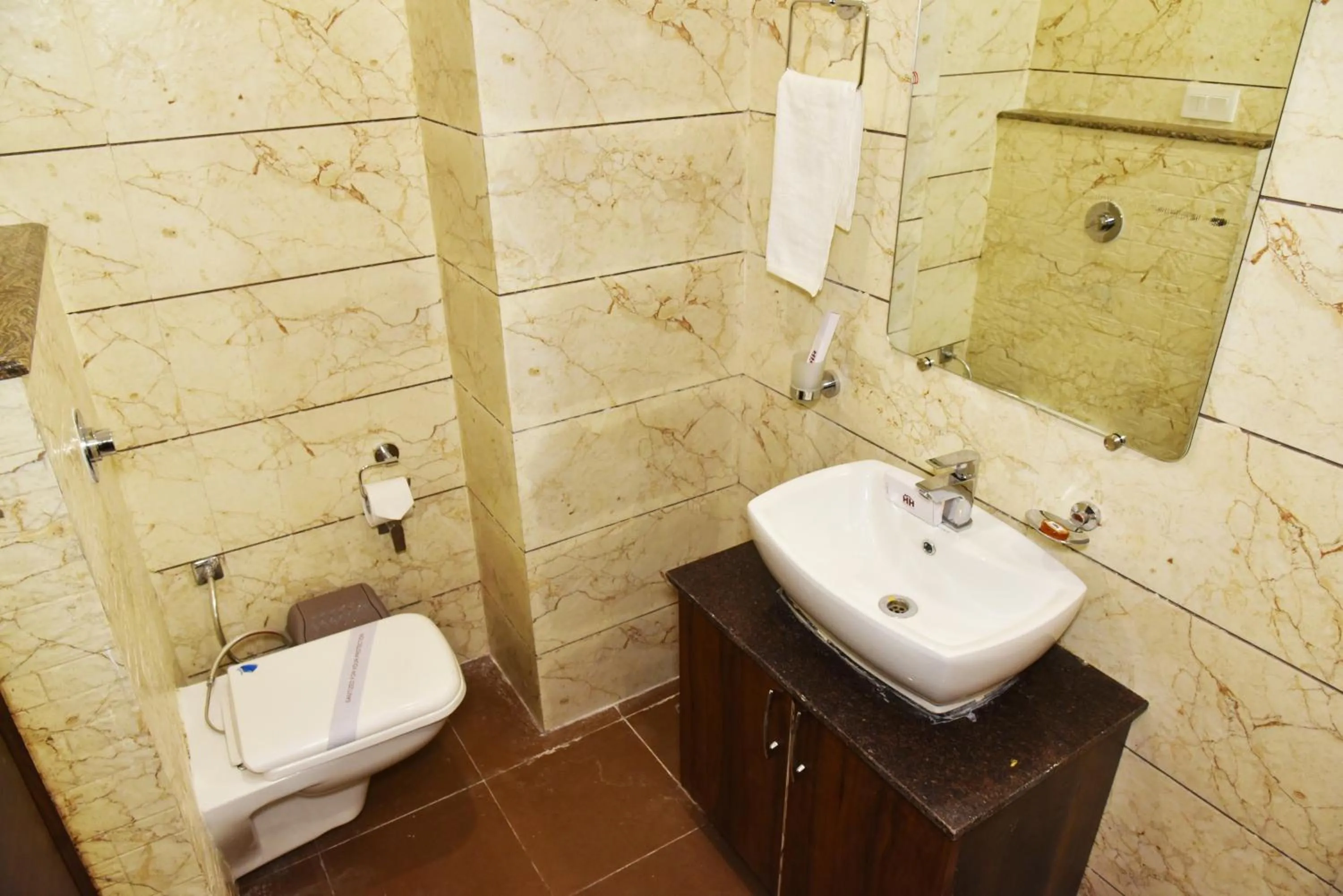 Hotel Hollywood Heights near Railway station