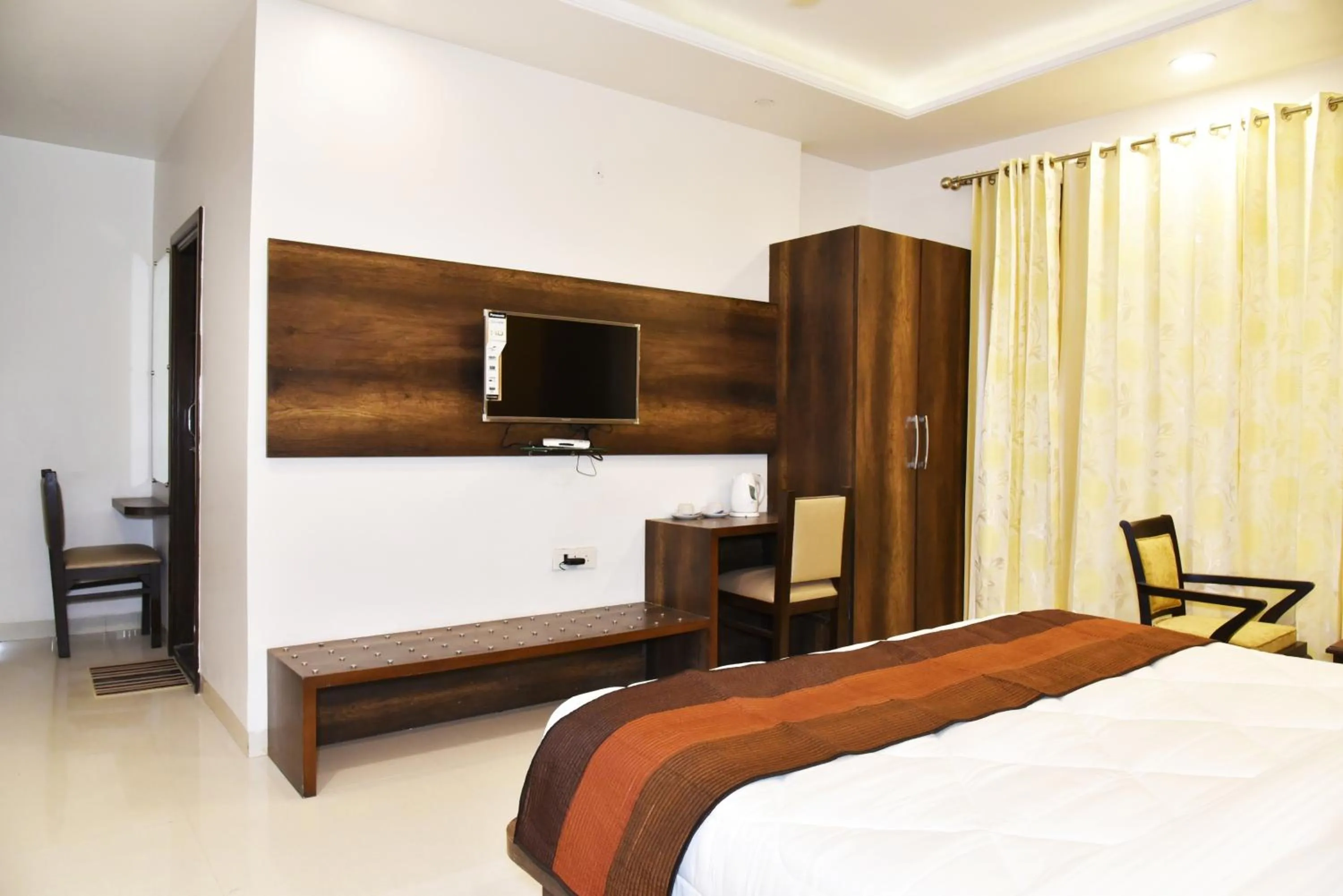 TV and multimedia, Bed in Hotel Hollywood Heights near Railway station