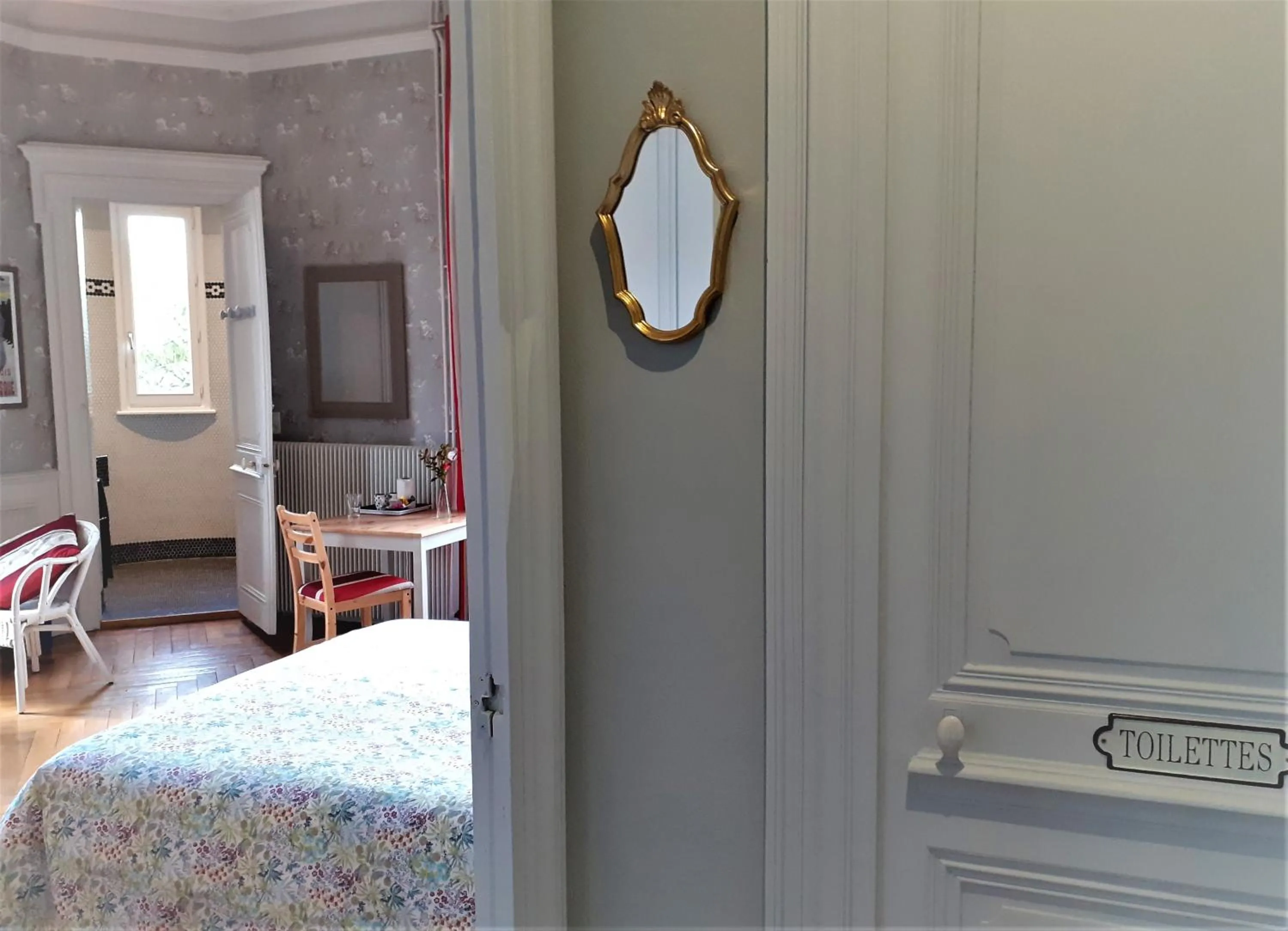 Photo of the whole room in Domaine du Perrier