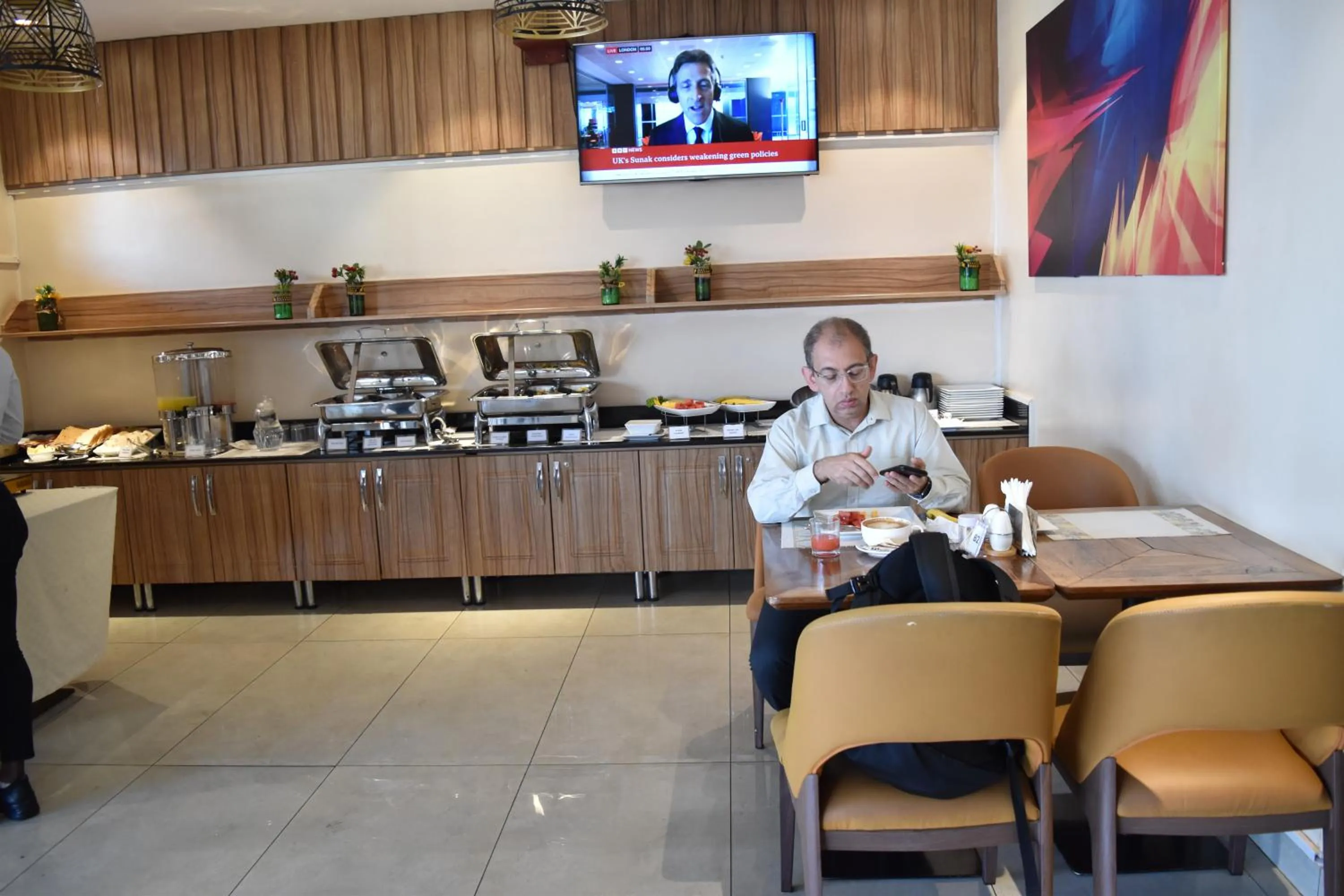 Restaurant/places to eat in Millennium Terrace Hotel