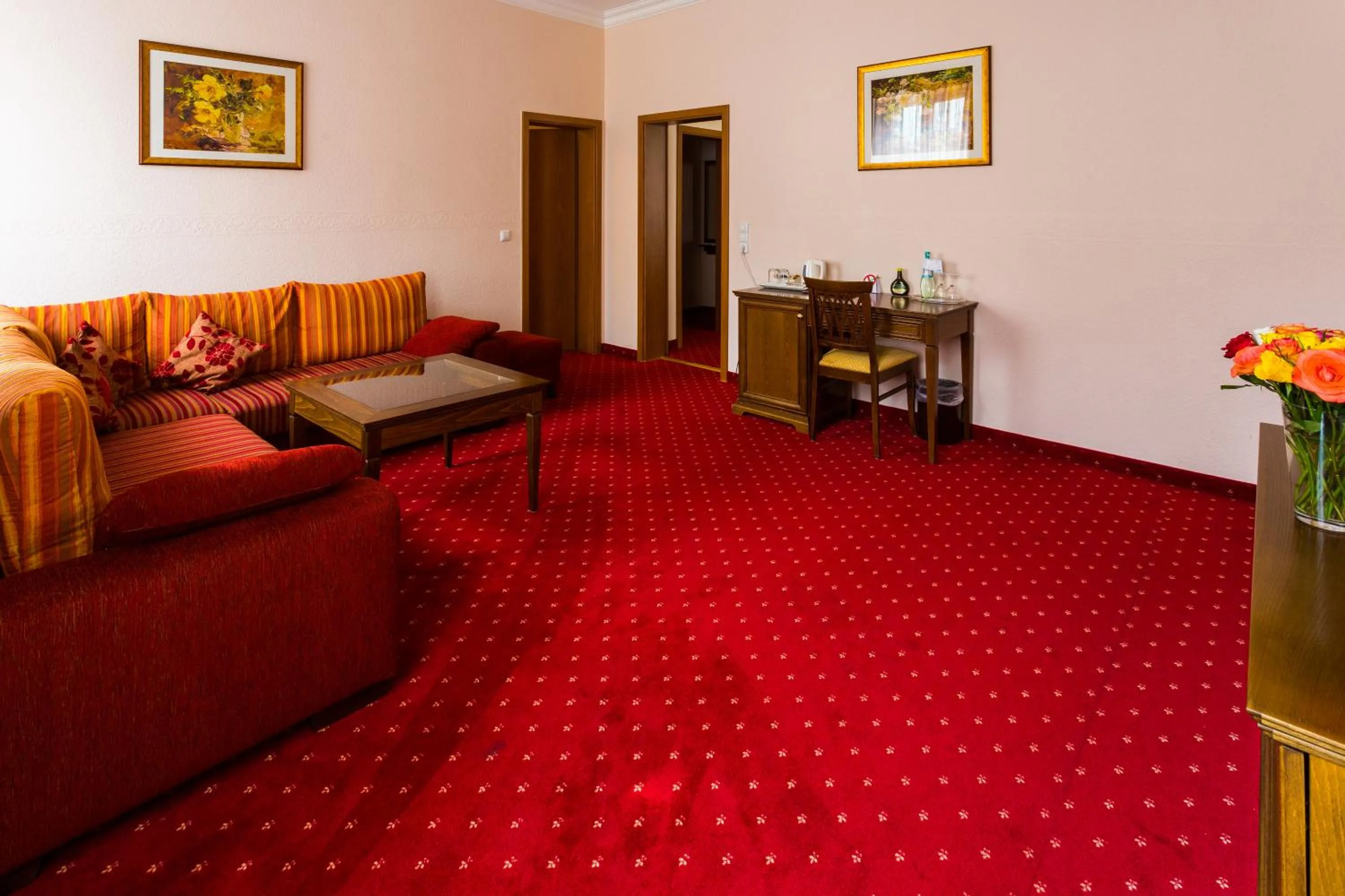 Living room, Bed in Hotel Römerhof