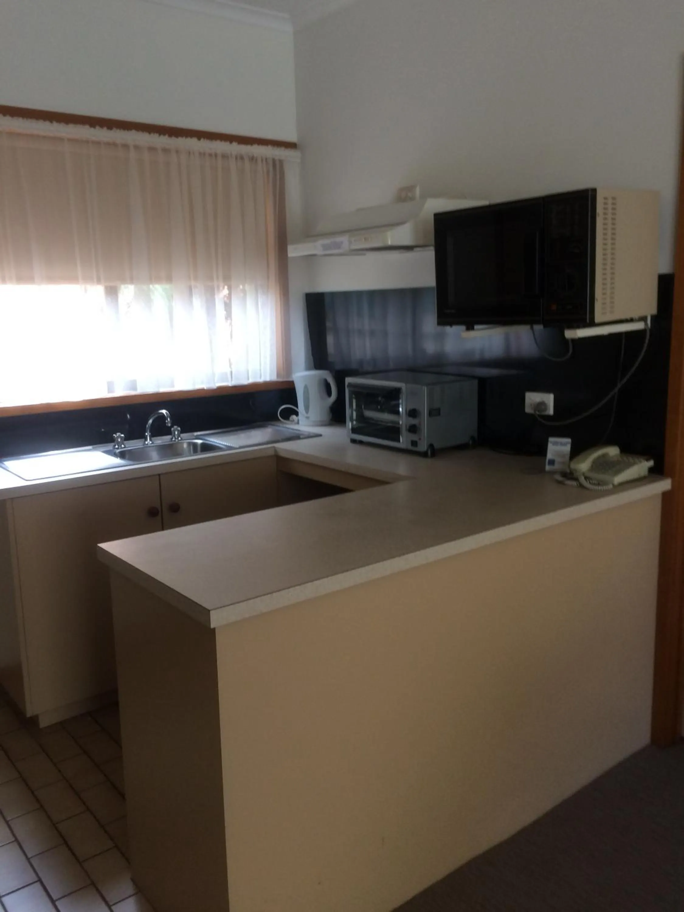 Kitchen or kitchenette in Ambassador Motor Inn