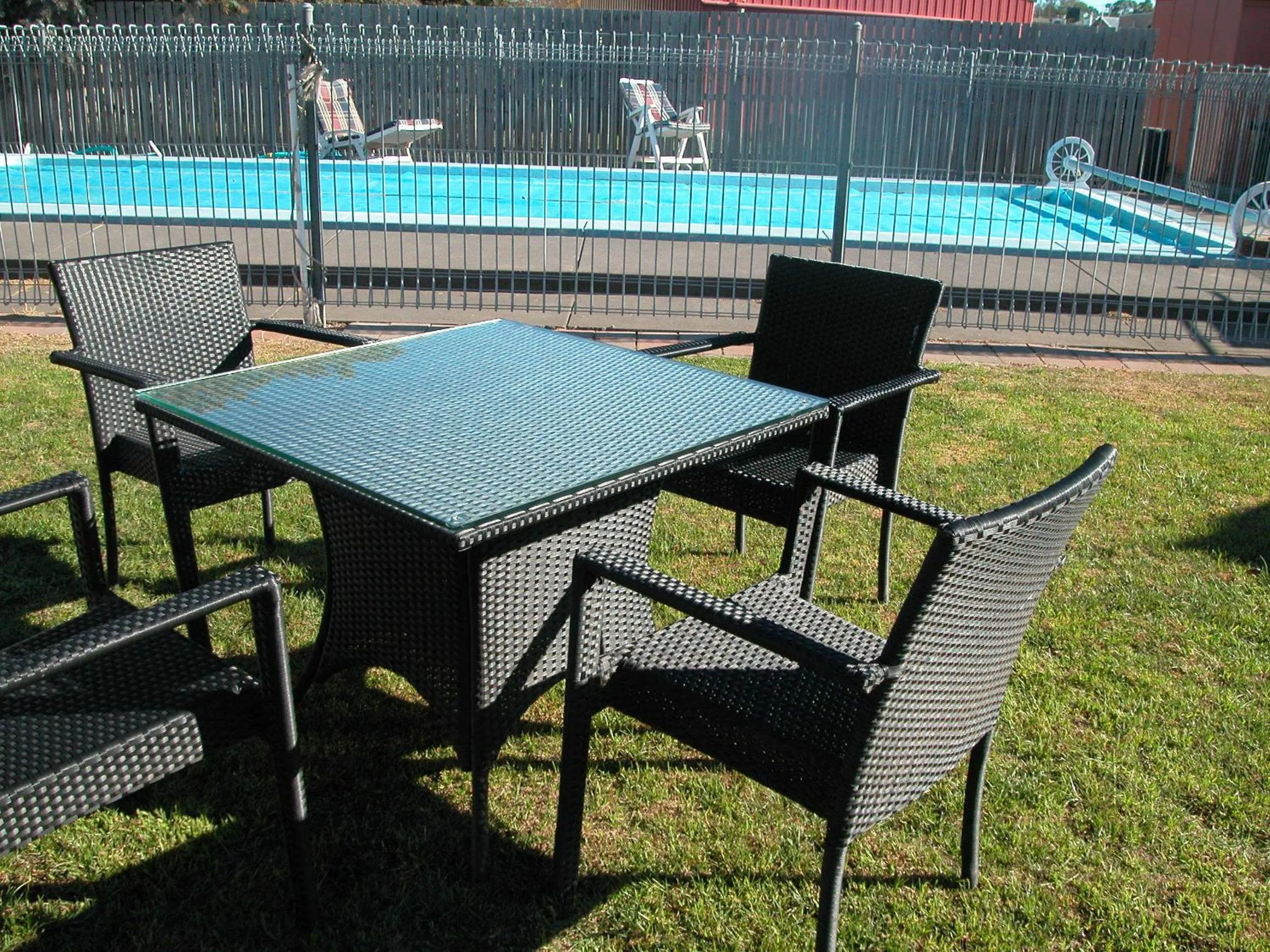 Swimming pool in Ambassador Motor Inn