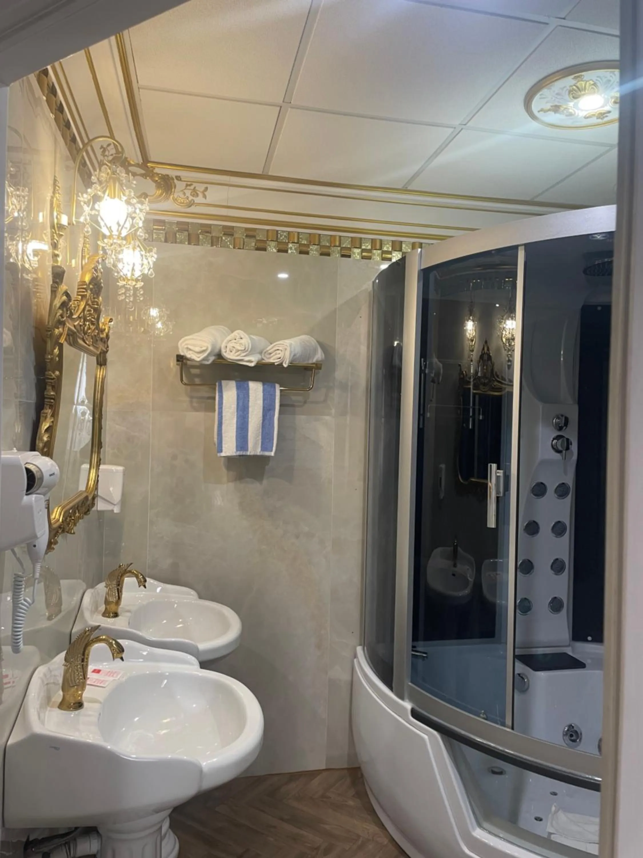 Bathroom in Suite Royale Maison de l'église du couvent