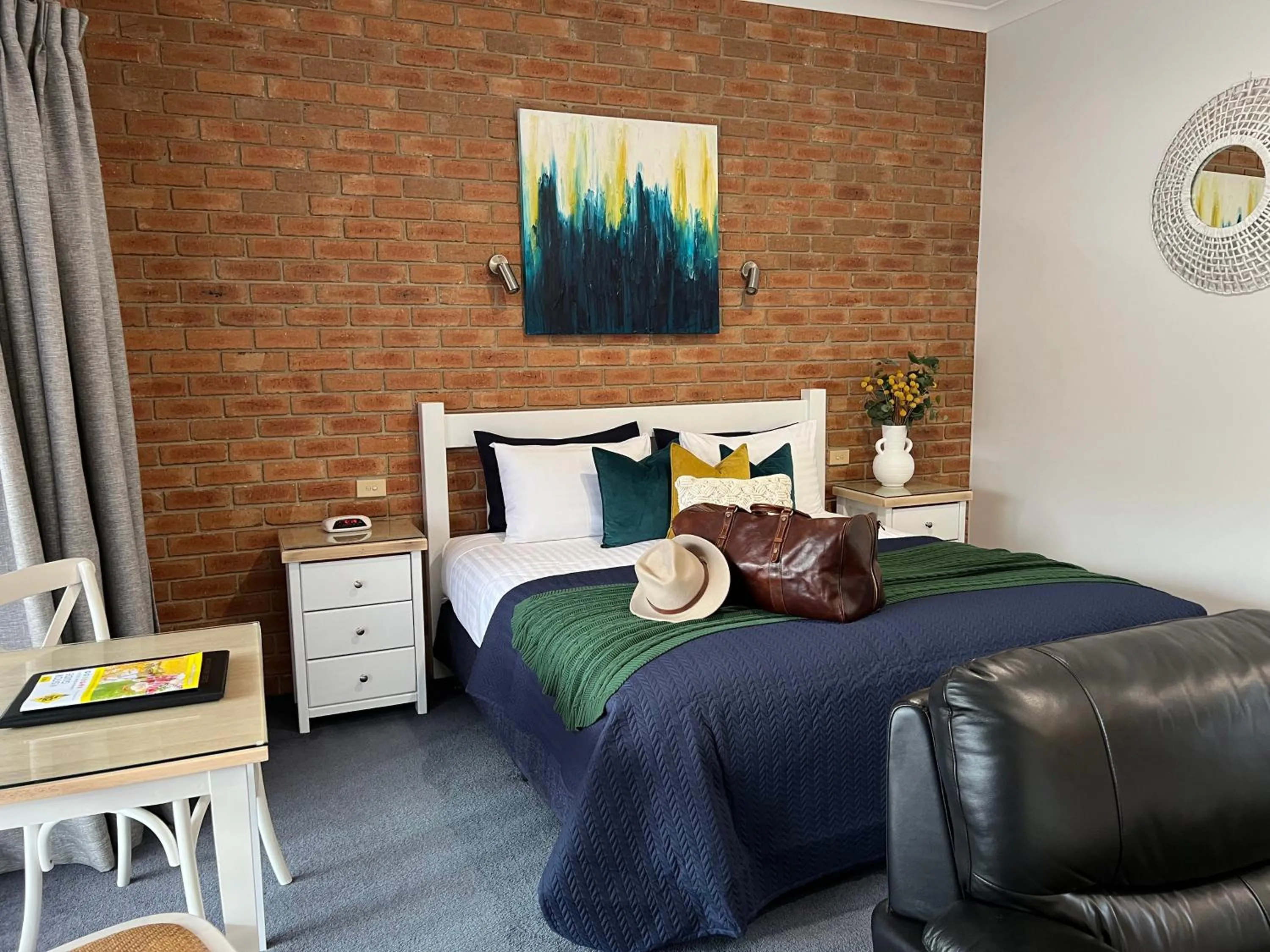 Deluxe King Room with Spa Bath in Coastal Waters Motor Inn