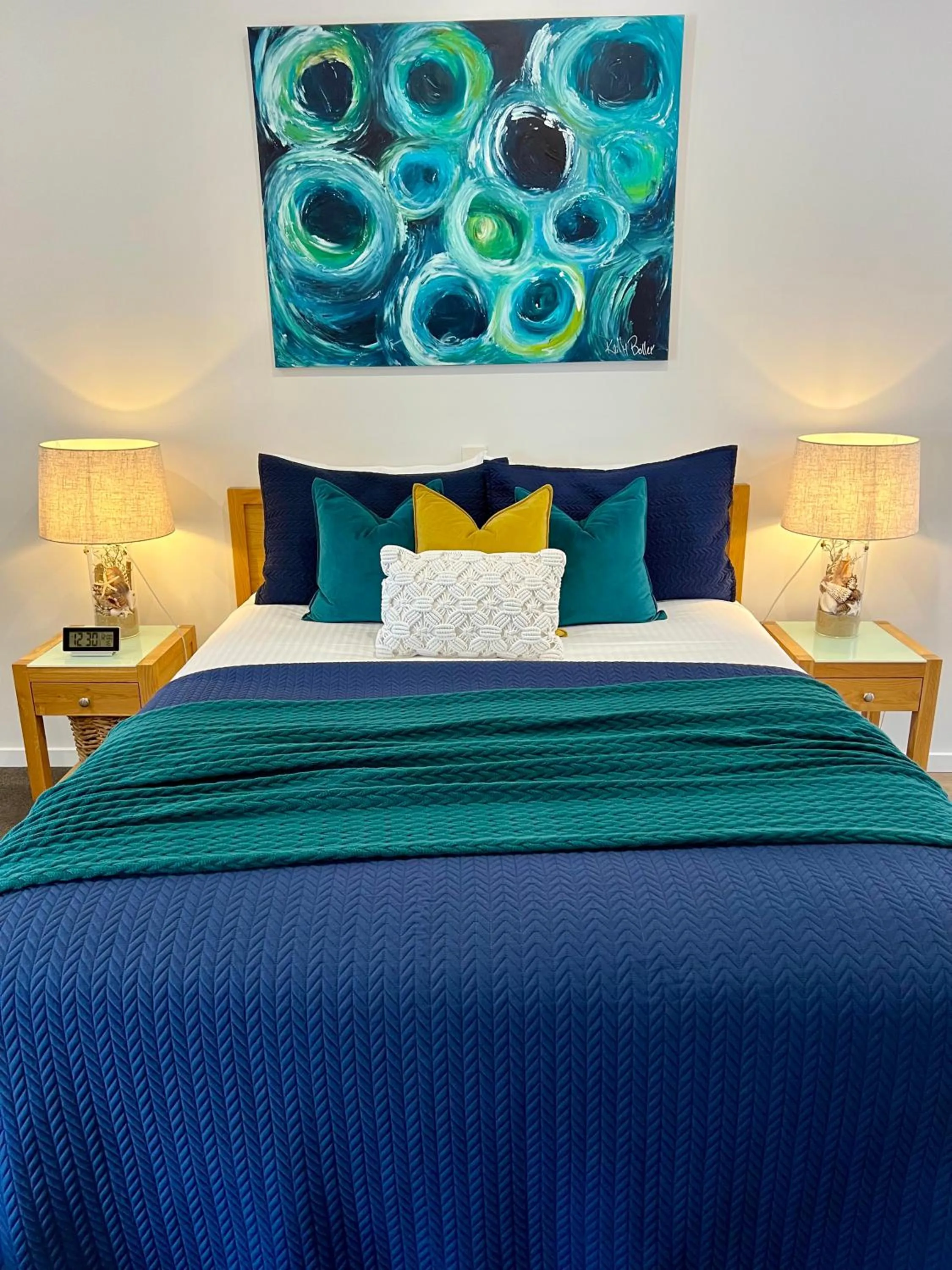 Bed in Coastal Waters Motor Inn