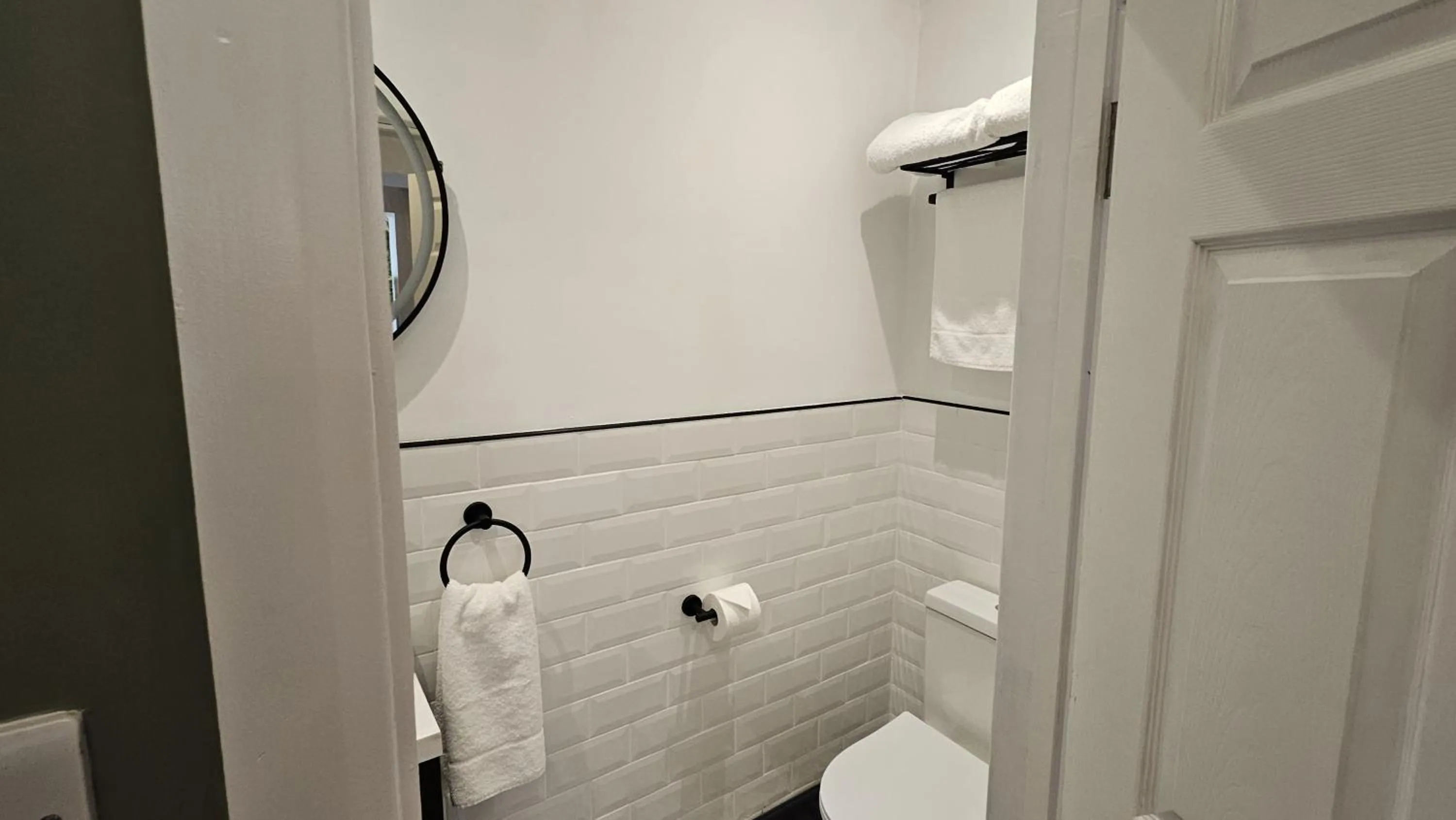 Toilet in Saltwater Guest House