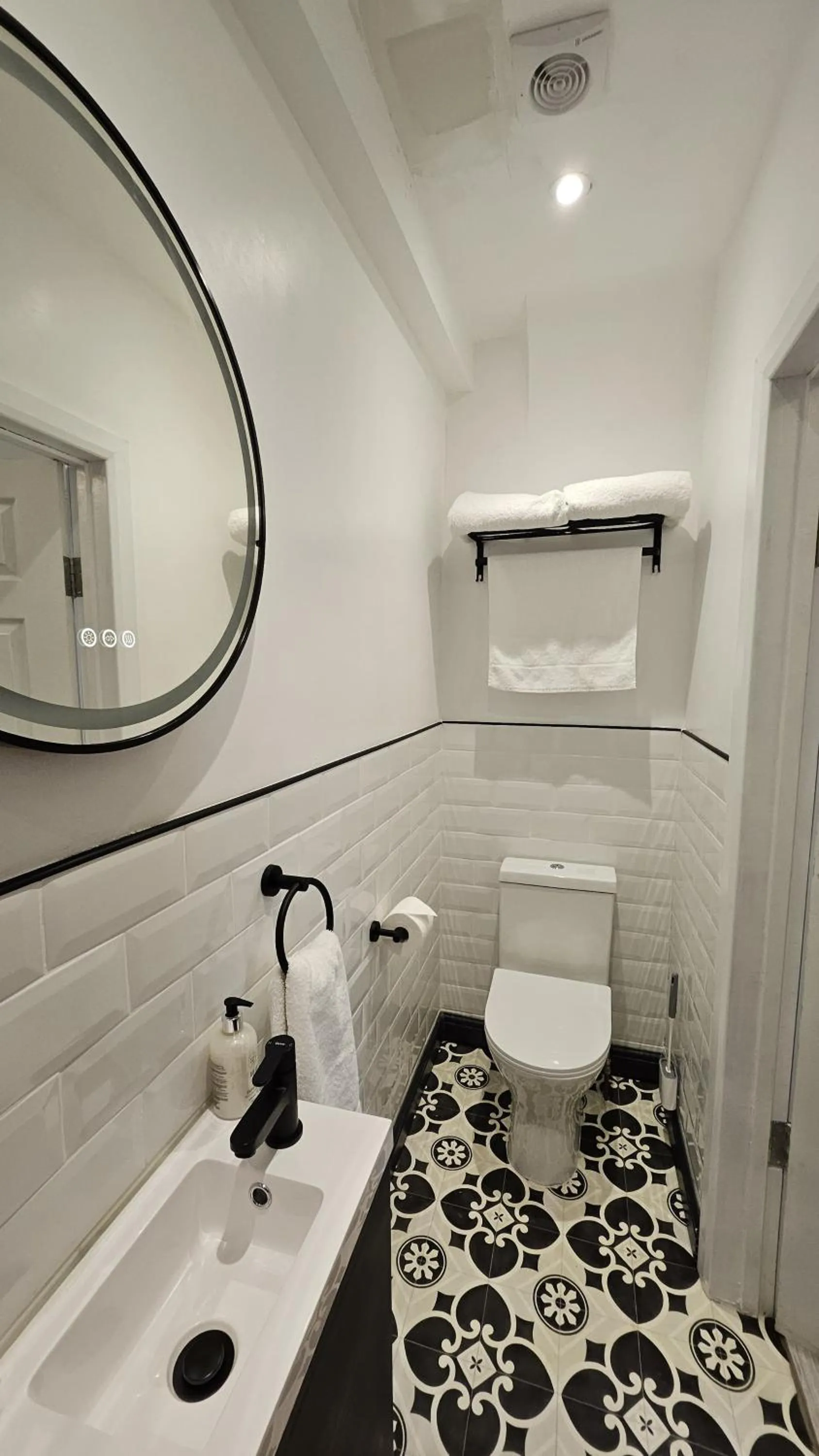 Toilet in Saltwater Guest House