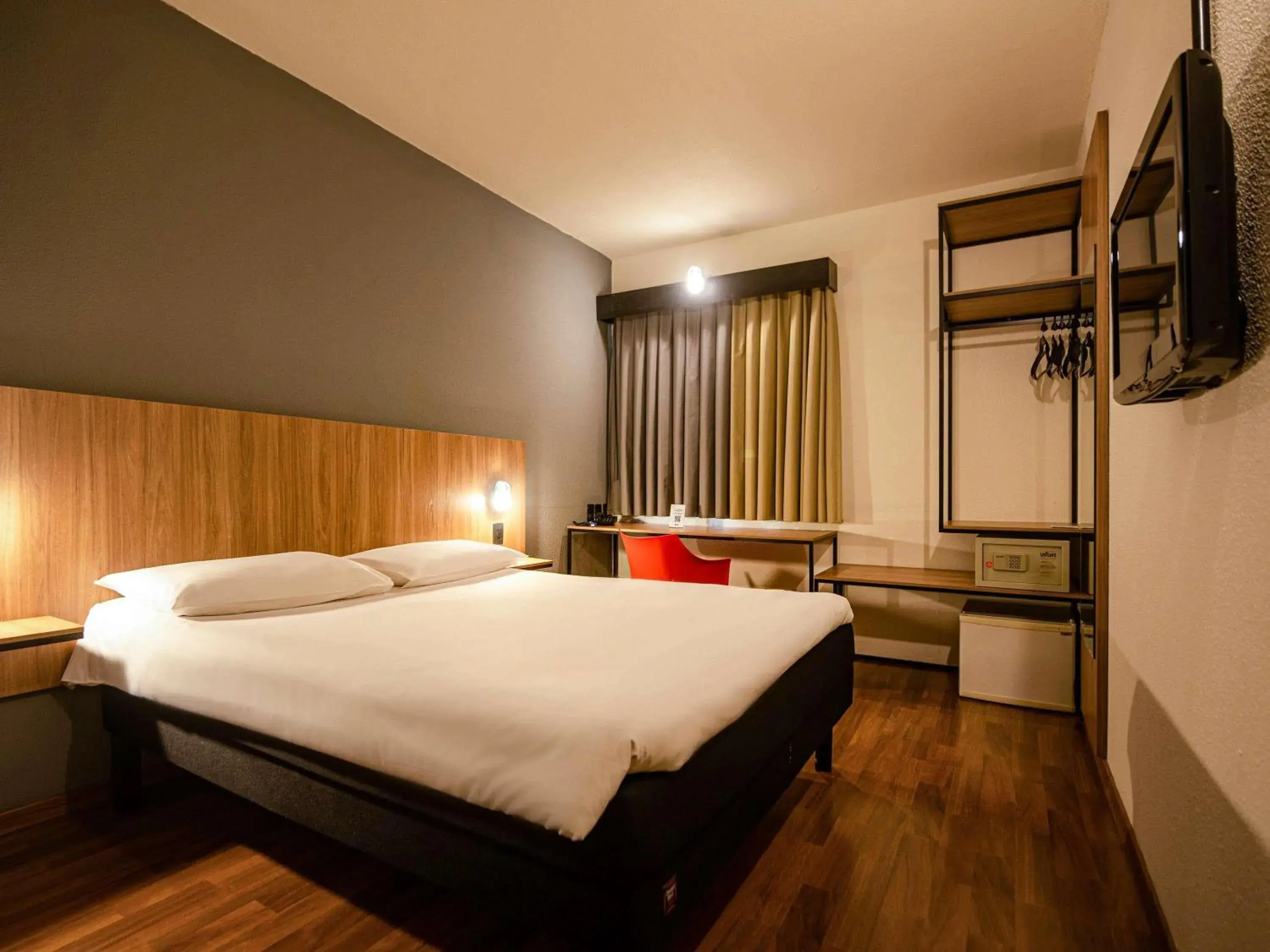 Standard One Double Bed in ibis Betim Standard One Double Bed in ibis Betim