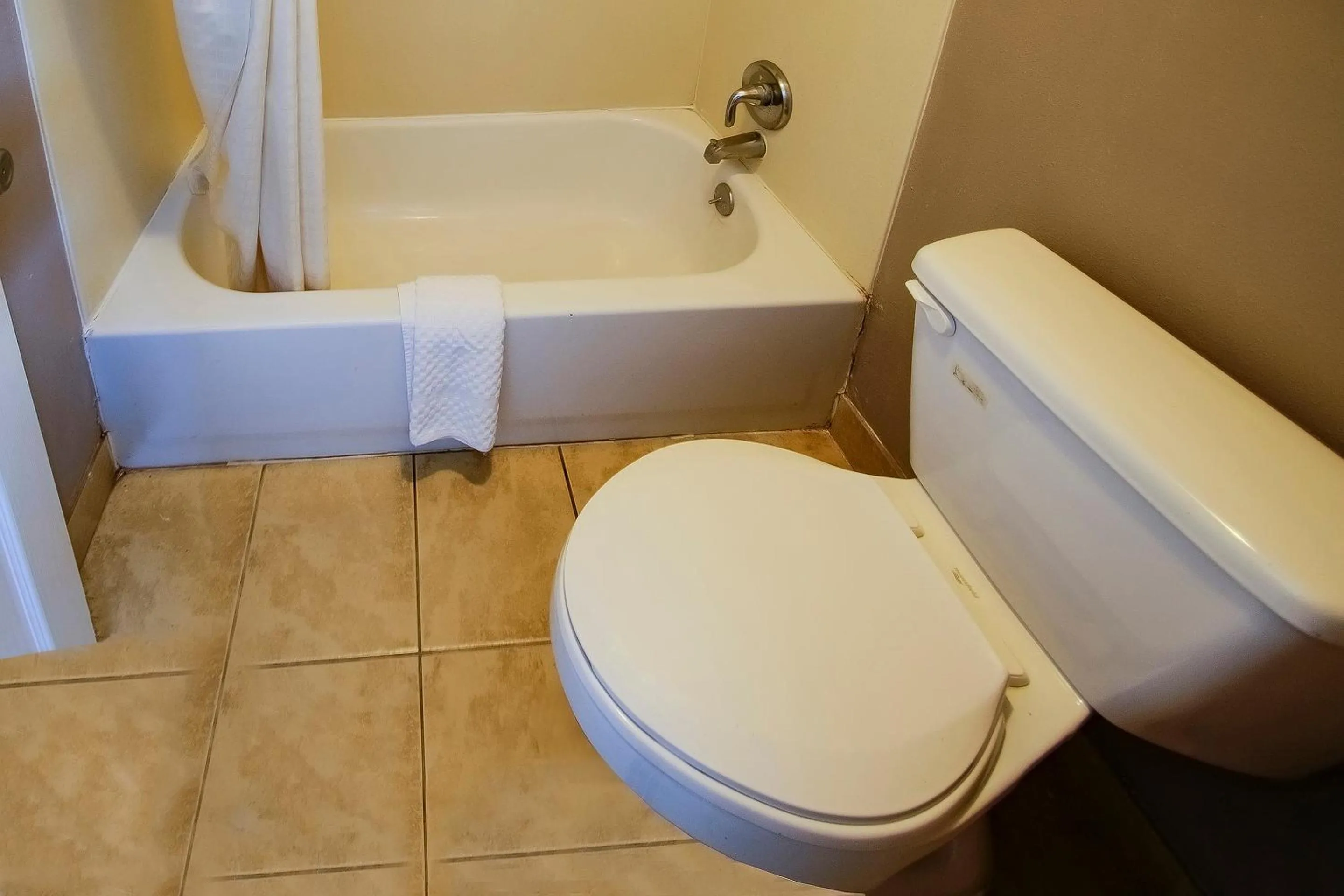 Bathroom in Cypress Inn & Suites Washington by OYO