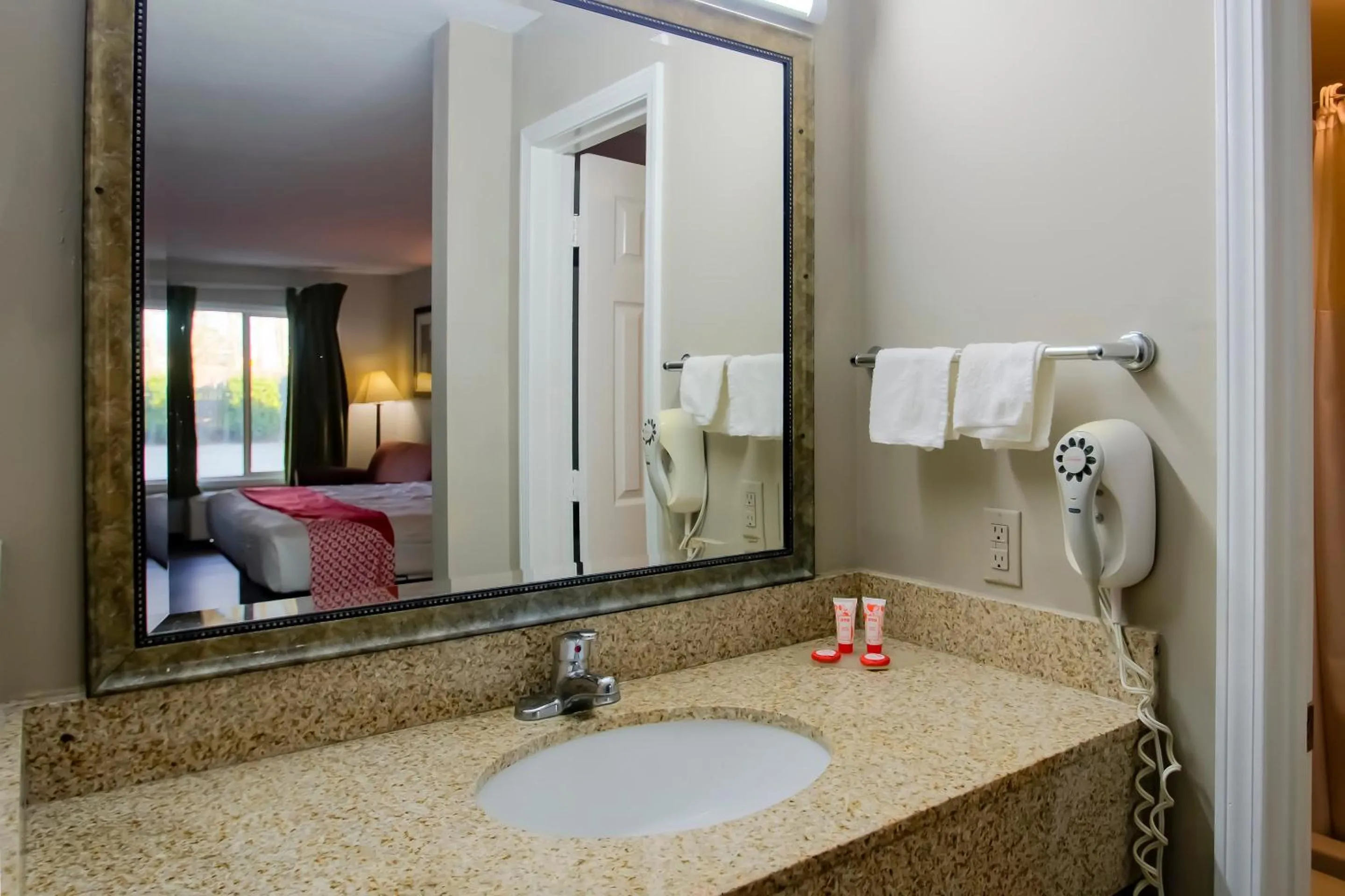 Bathroom in Cypress Inn & Suites Washington by OYO