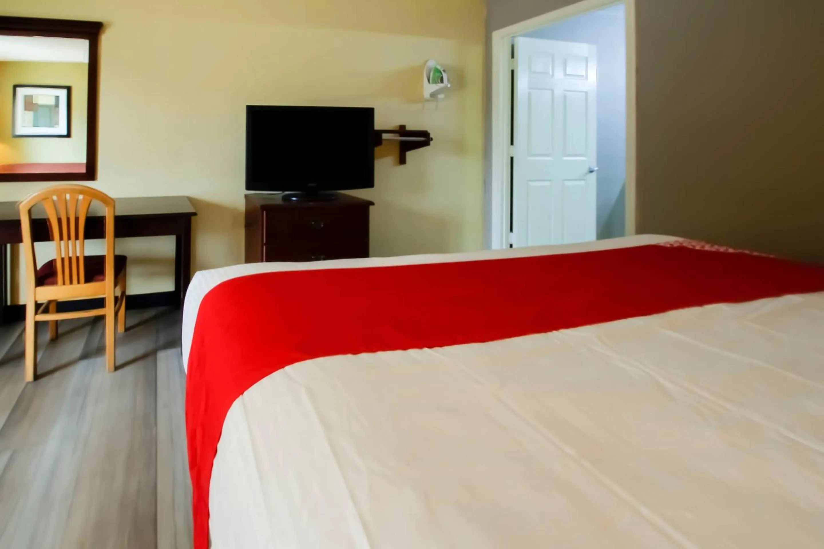 Bedroom, Bed in Cypress Inn & Suites Washington by OYO