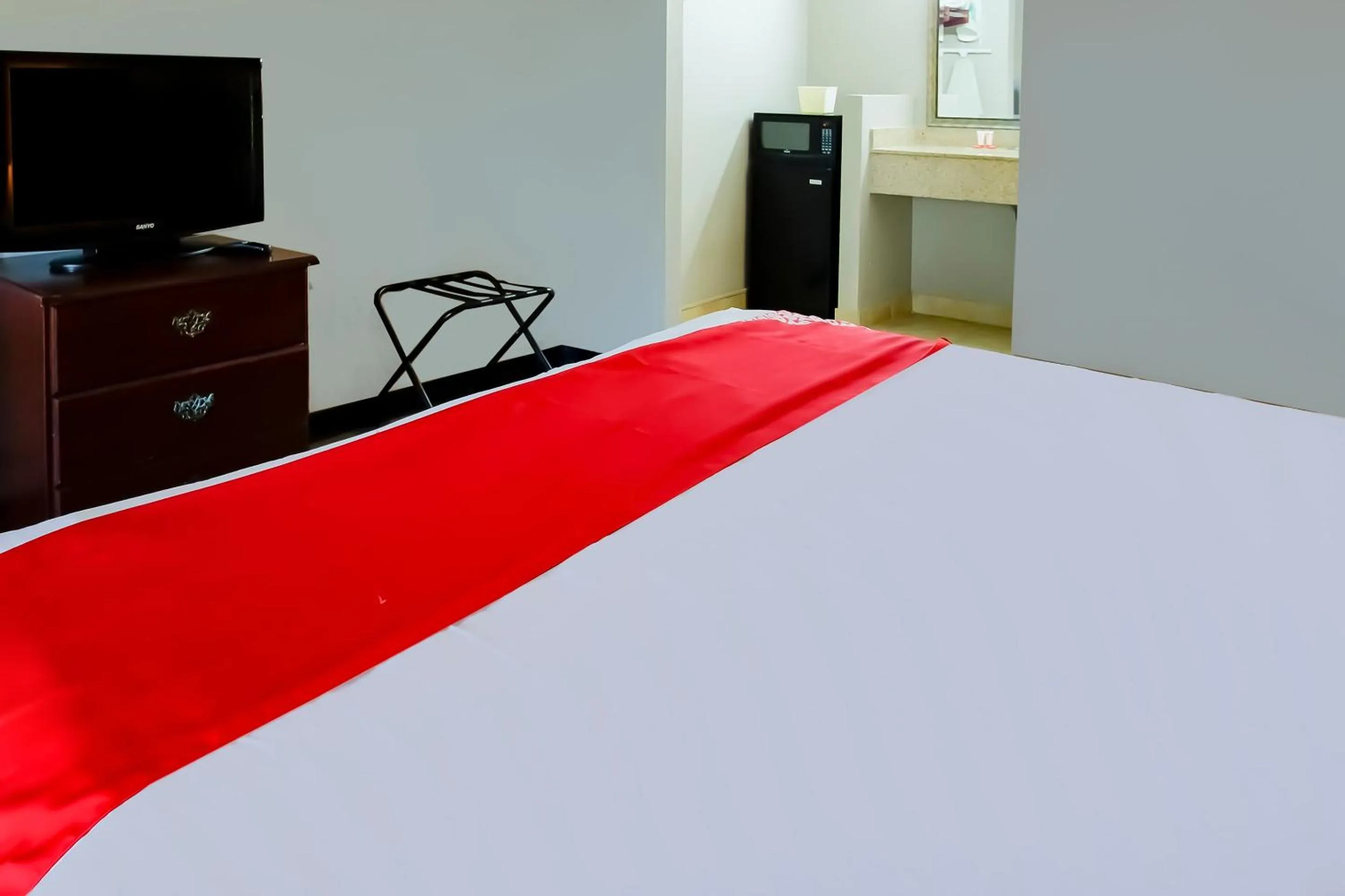 Bedroom, Bed in Cypress Inn & Suites Washington by OYO