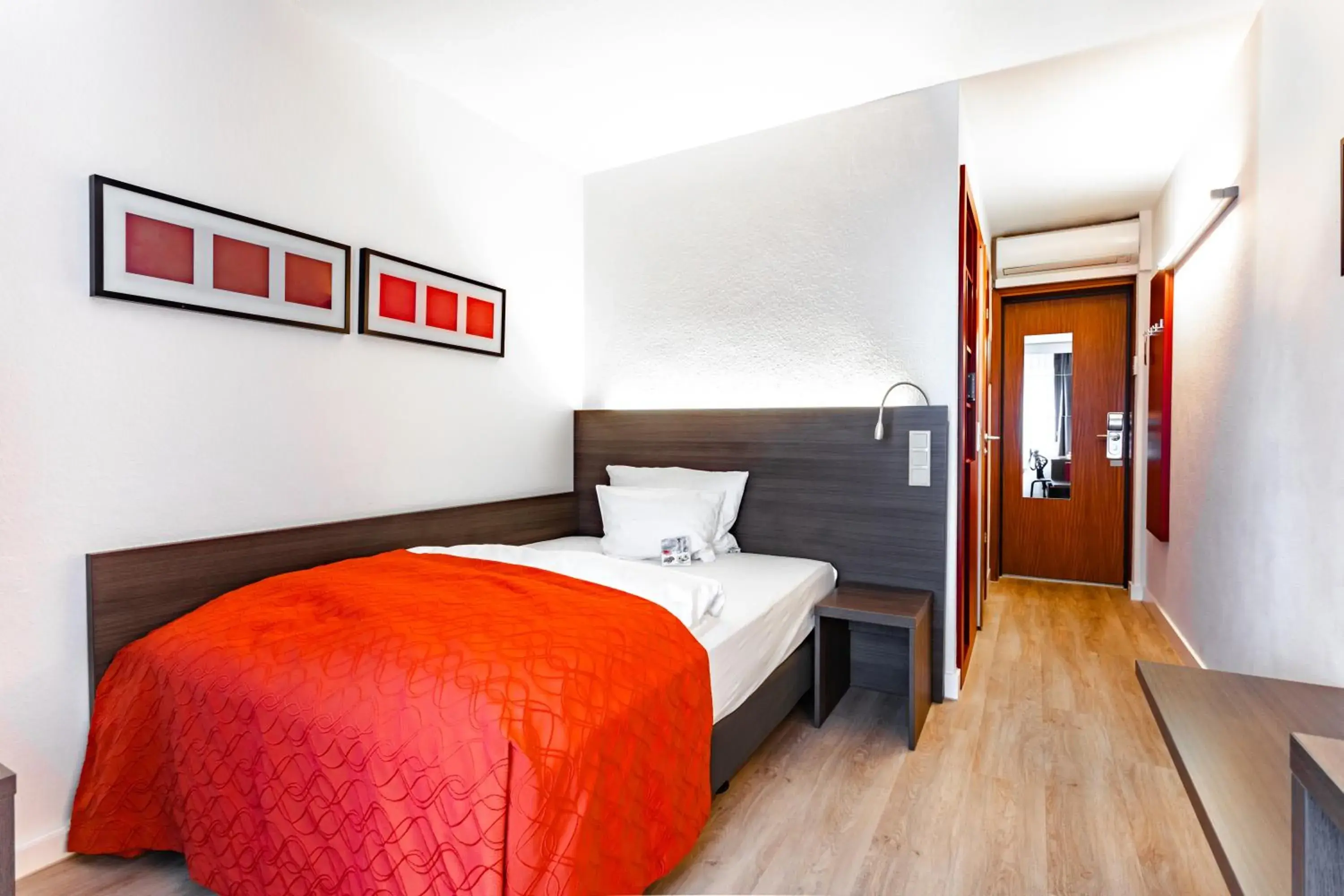 Single Room Comfort in Art & Business Hotel Single Room Comfort in Art & Business Hotel