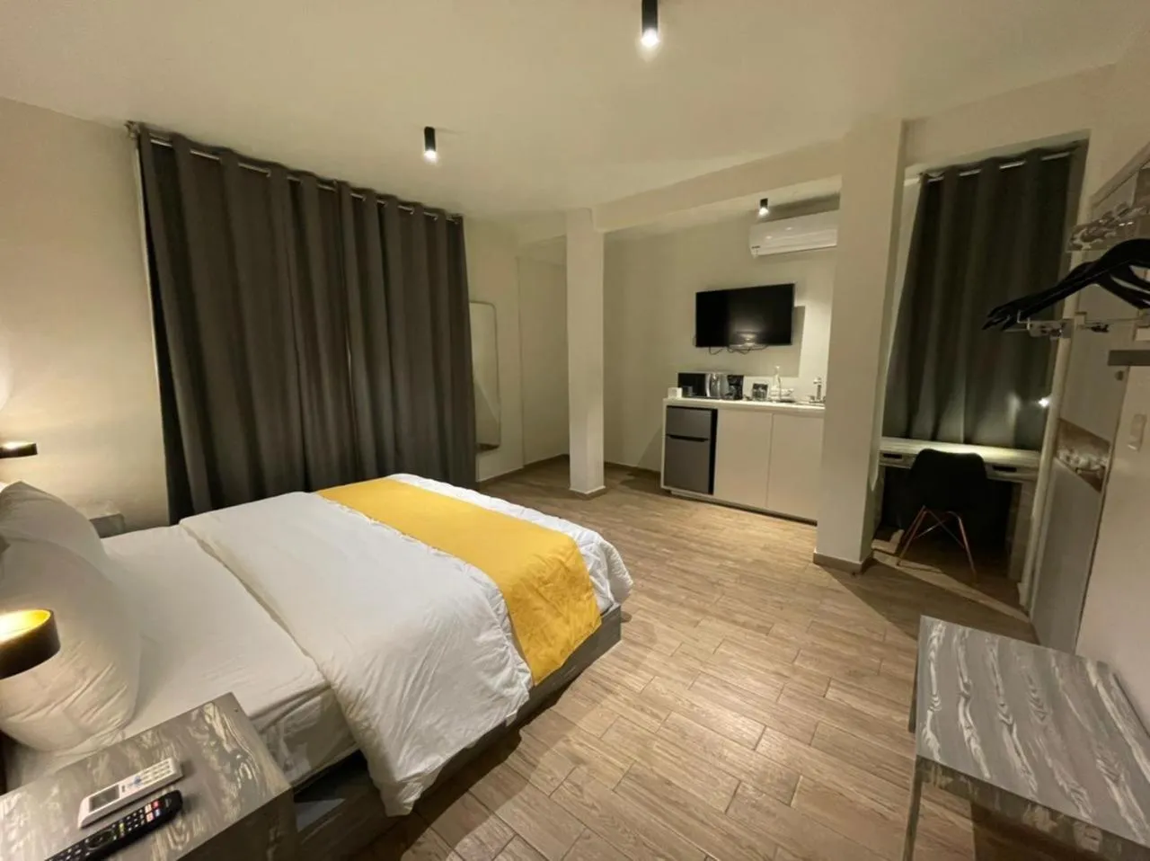 Photo of the whole room, Bed in Capital Suites