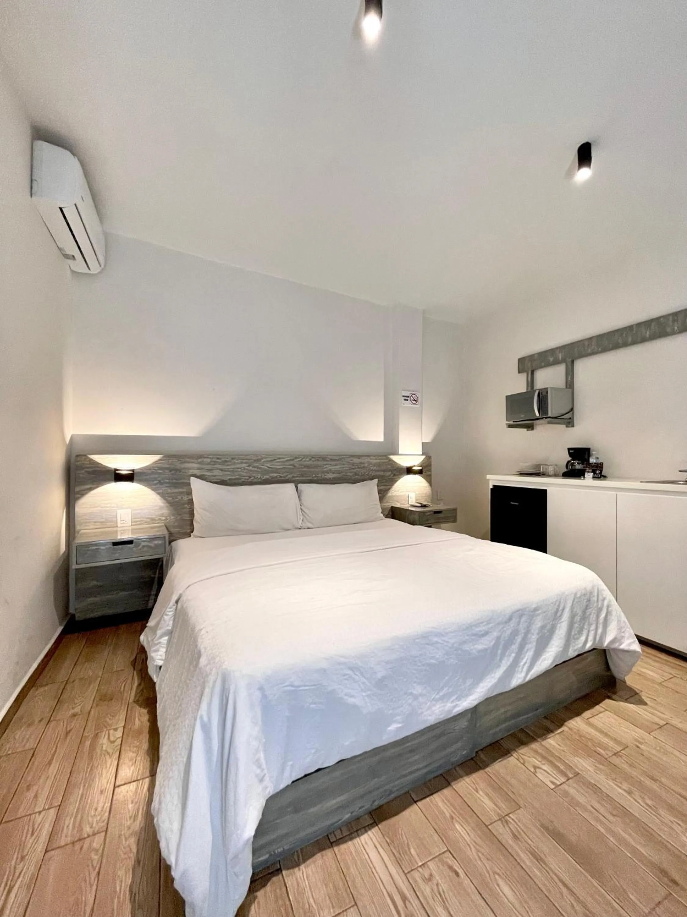 Photo of the whole room, Bed in Capital Suites