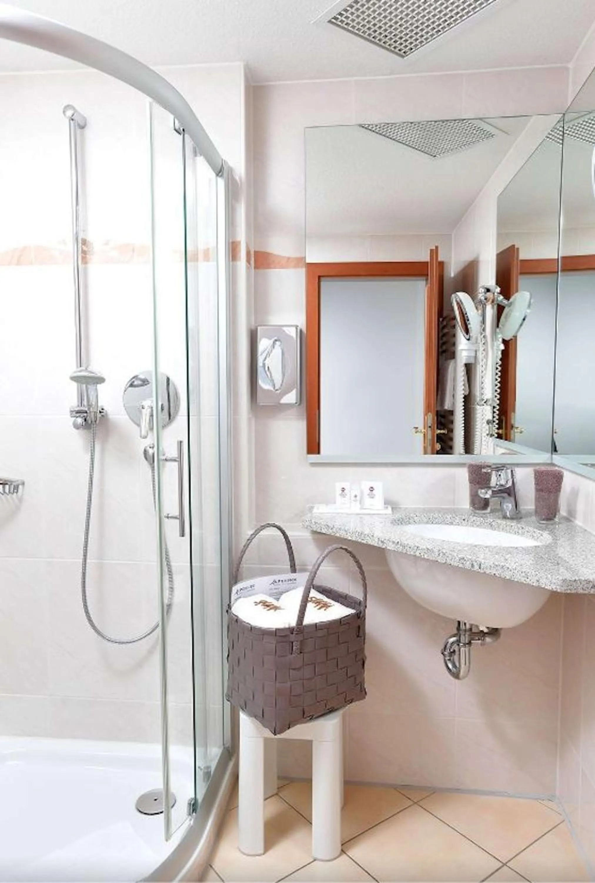 Shower in Alpenhof Oberstdorf Hotel & SPA, Signature Collection by BW