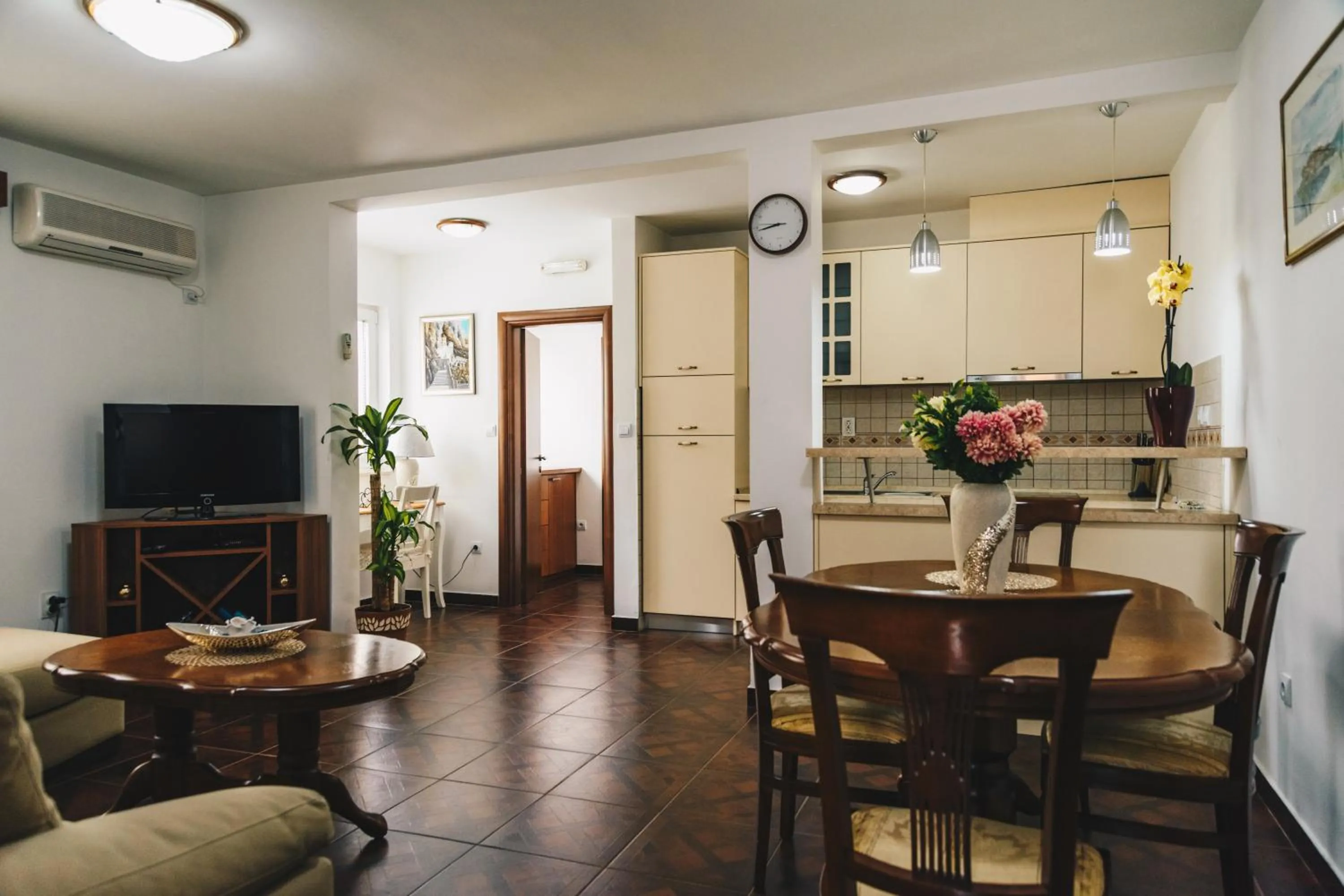 Kitchen or kitchenette in El Mar Apartments