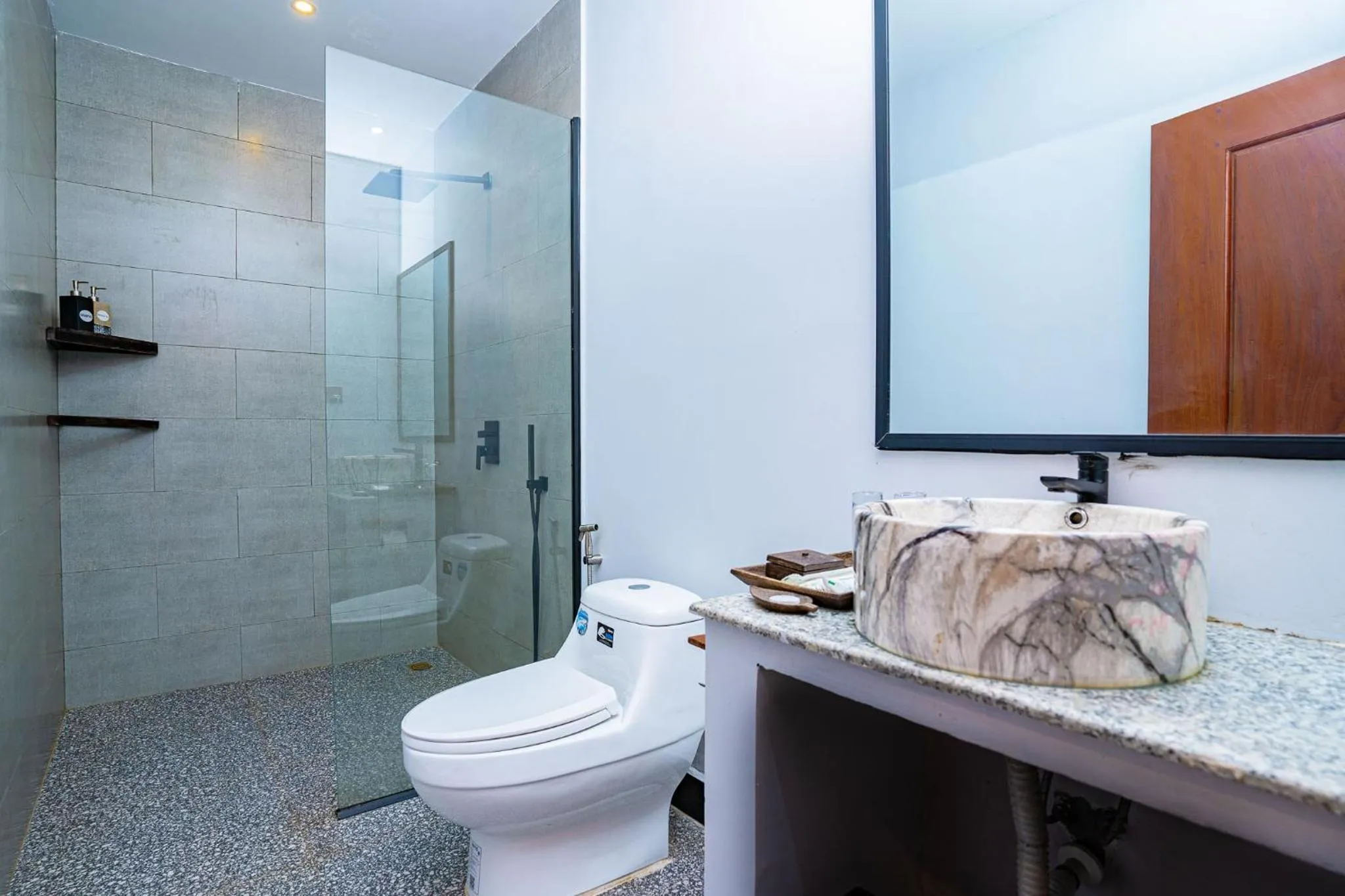 Shower in Kampot Sweet Boutique