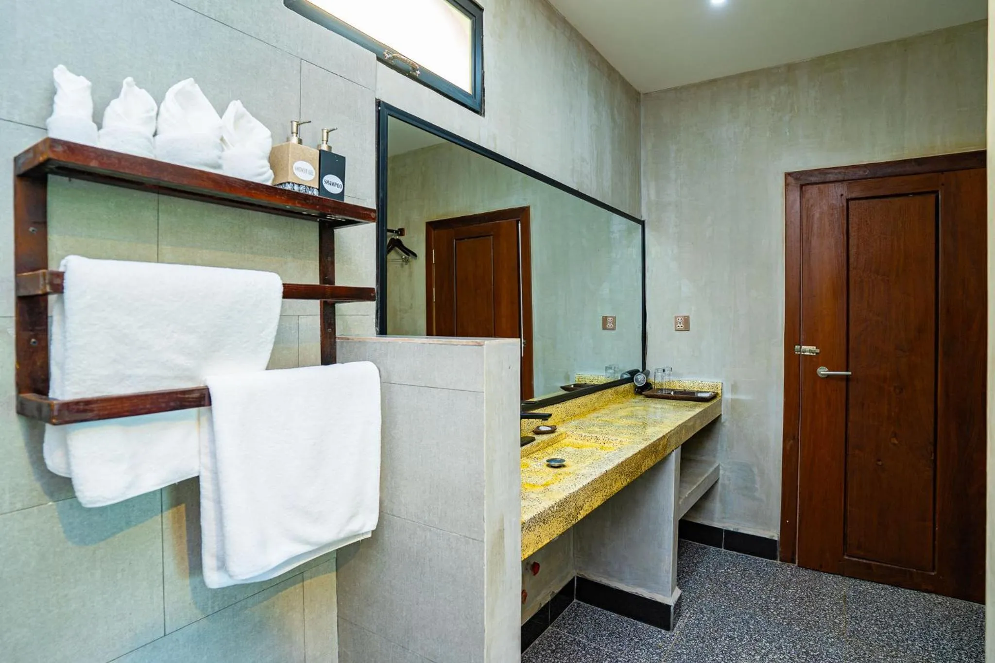 Bathroom, Bed in Kampot Sweet Boutique