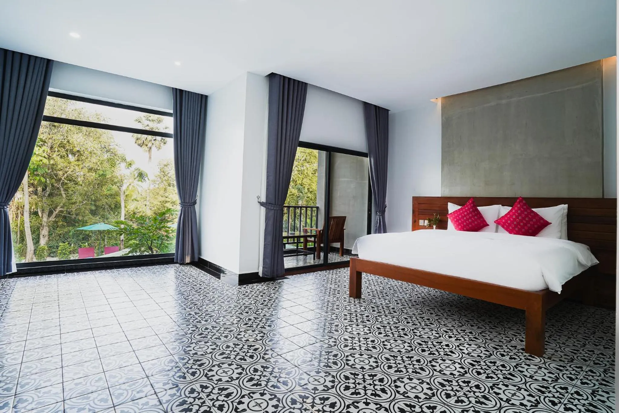 Pool view, Bed in Kampot Sweet Boutique