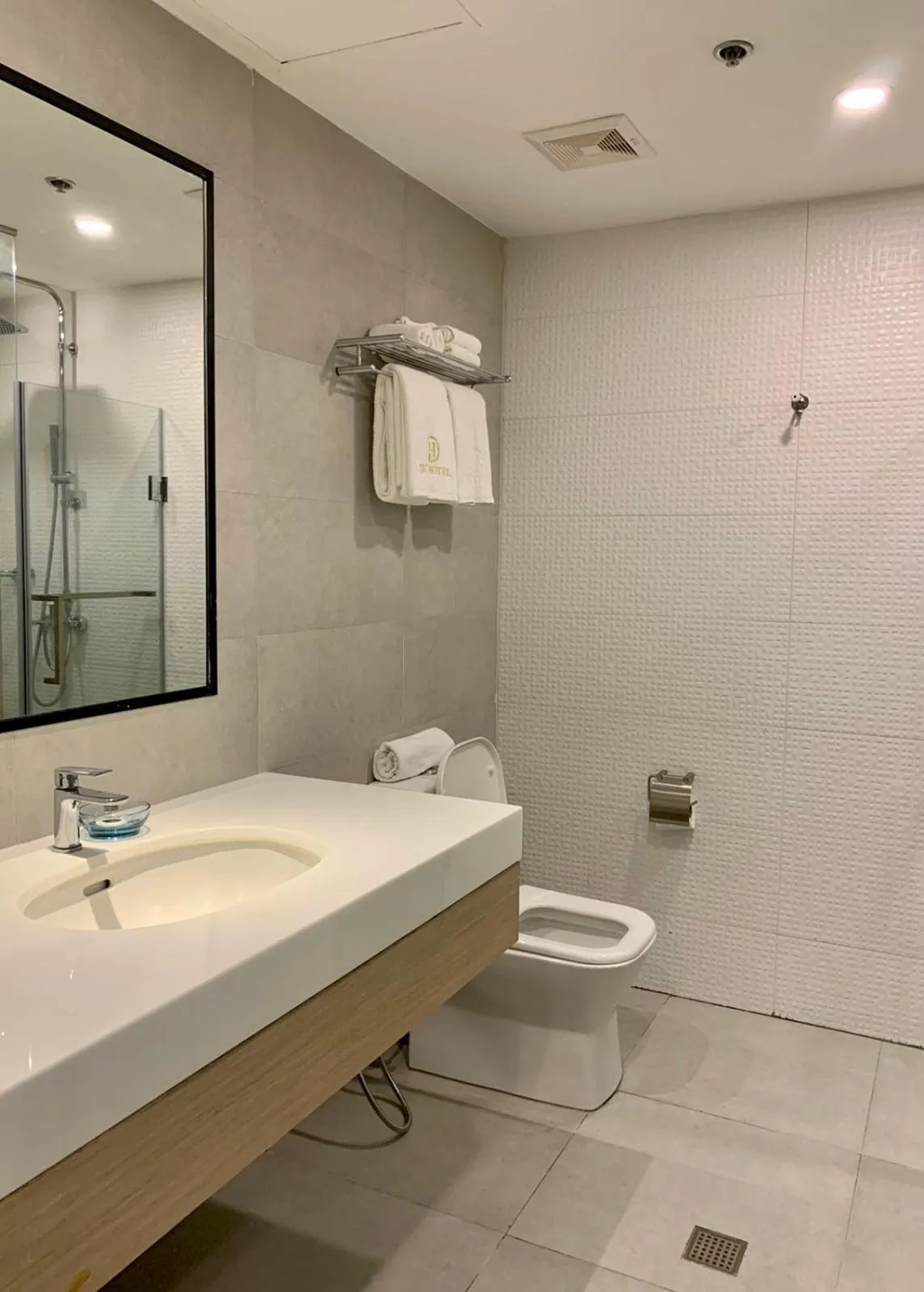 Bathroom in JET Hotel