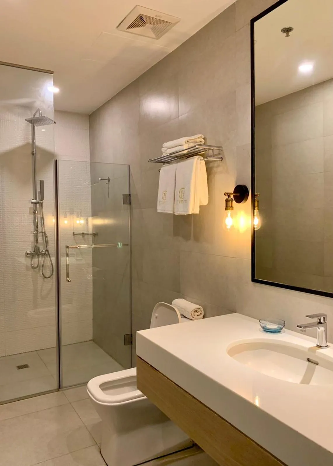 Bathroom in JET Hotel