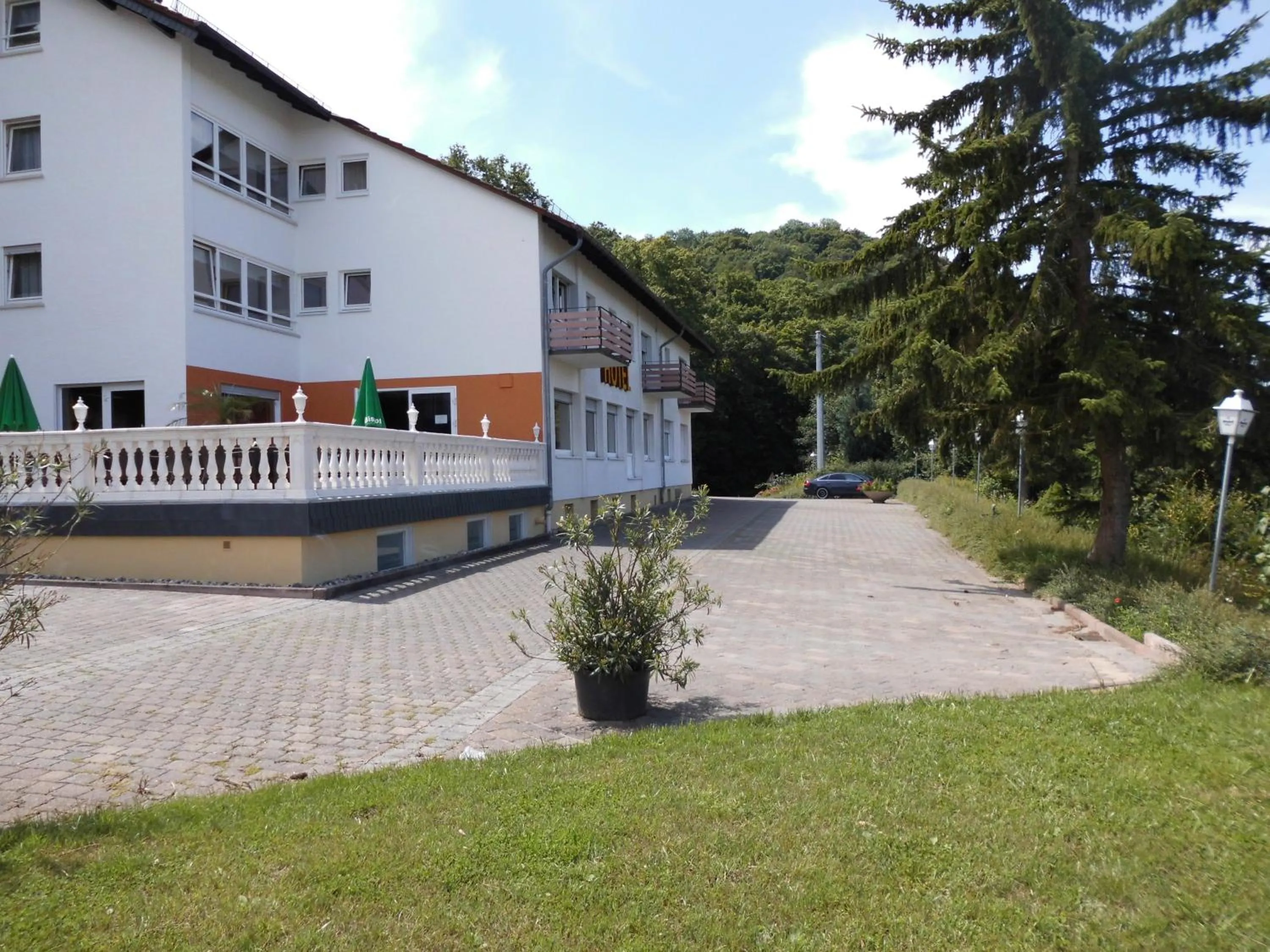 Facade/entrance in Burg-Hotel