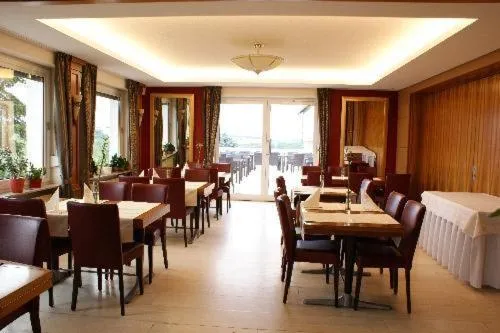 Restaurant/places to eat in Burg-Hotel
