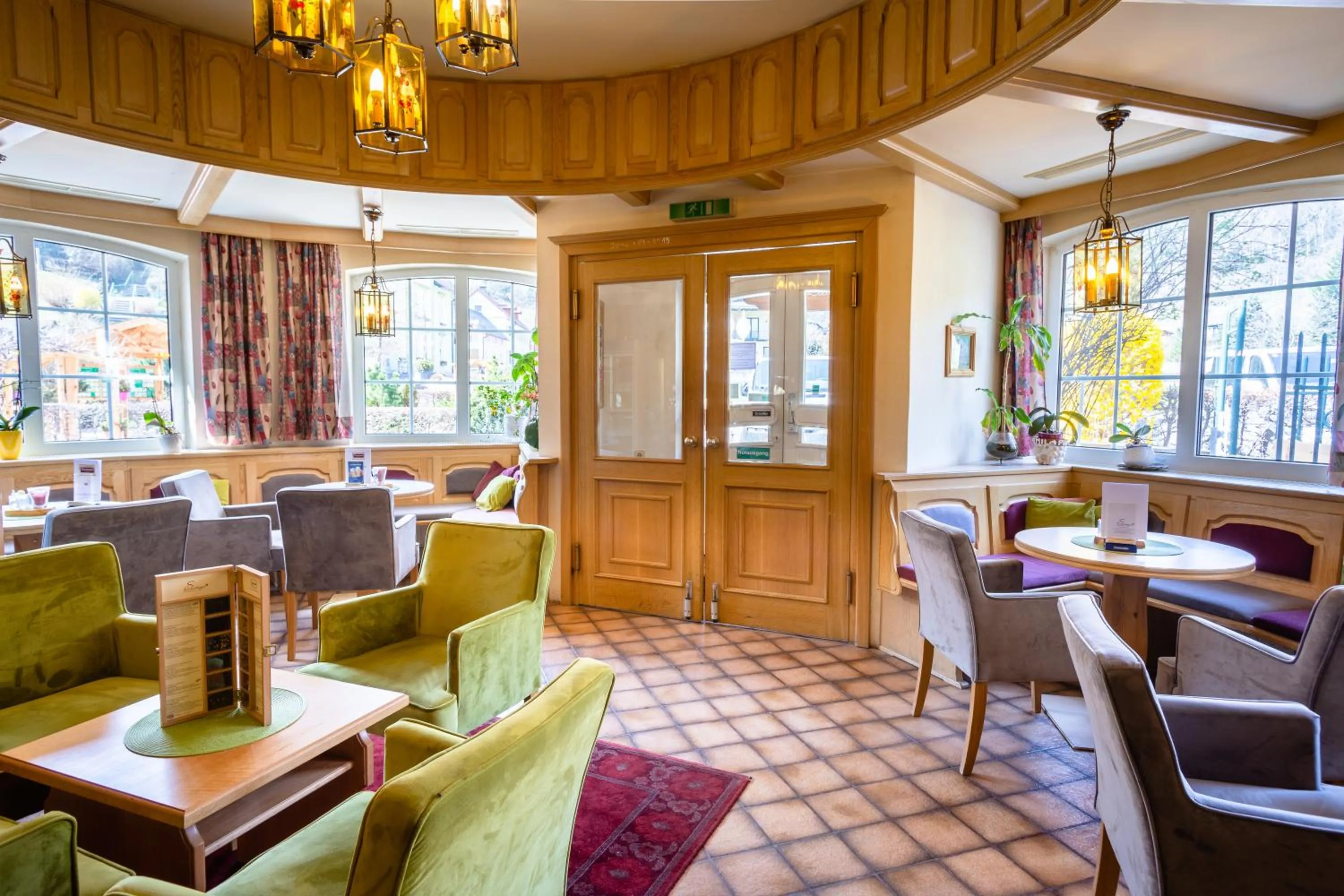 Lounge or bar in Scharfegger's Raxalpenhof - Zuhause am Land