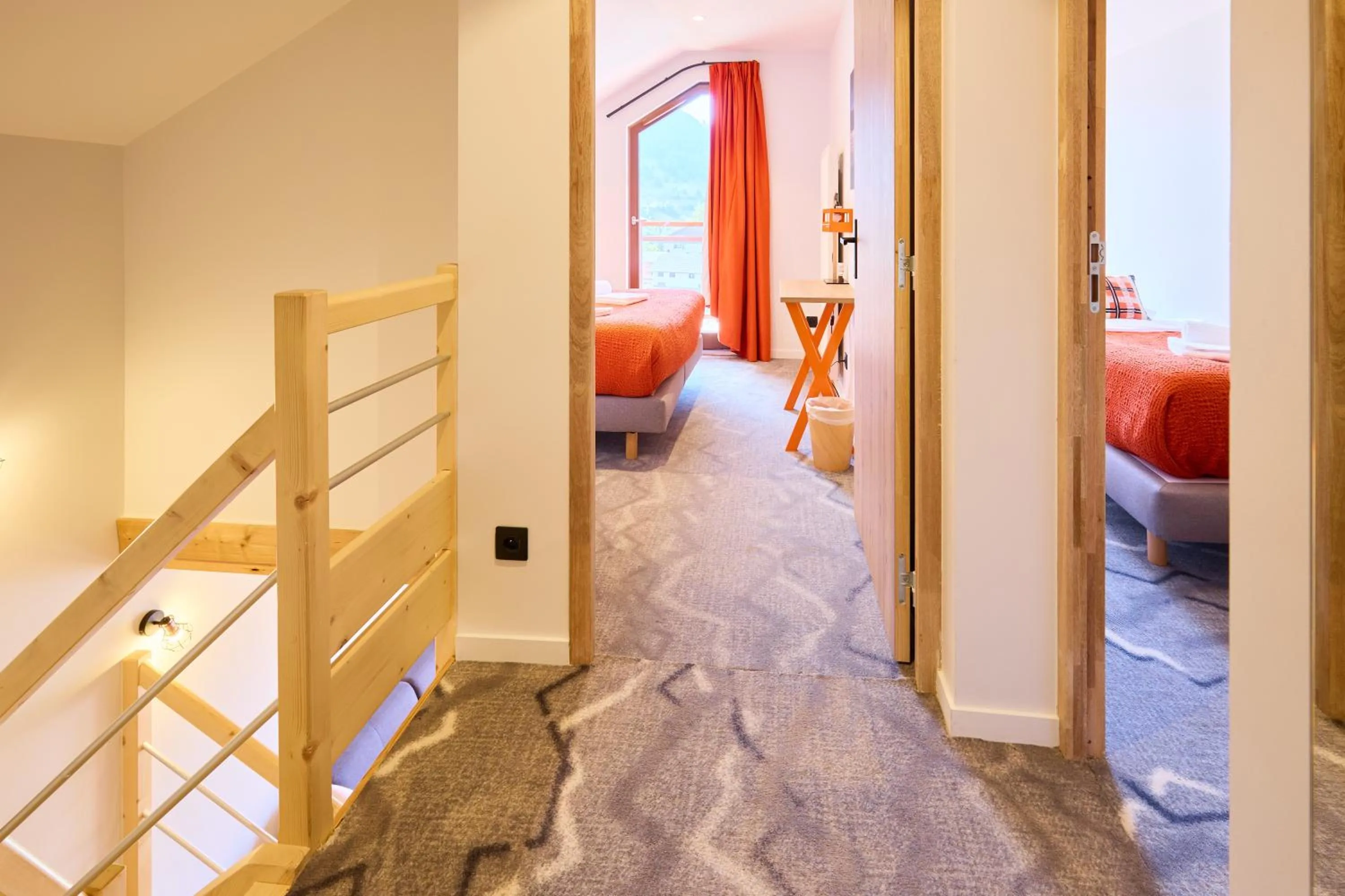 Photo of the whole room, Bed in Hotel Base Camp Lodge - Les 2 Alpes