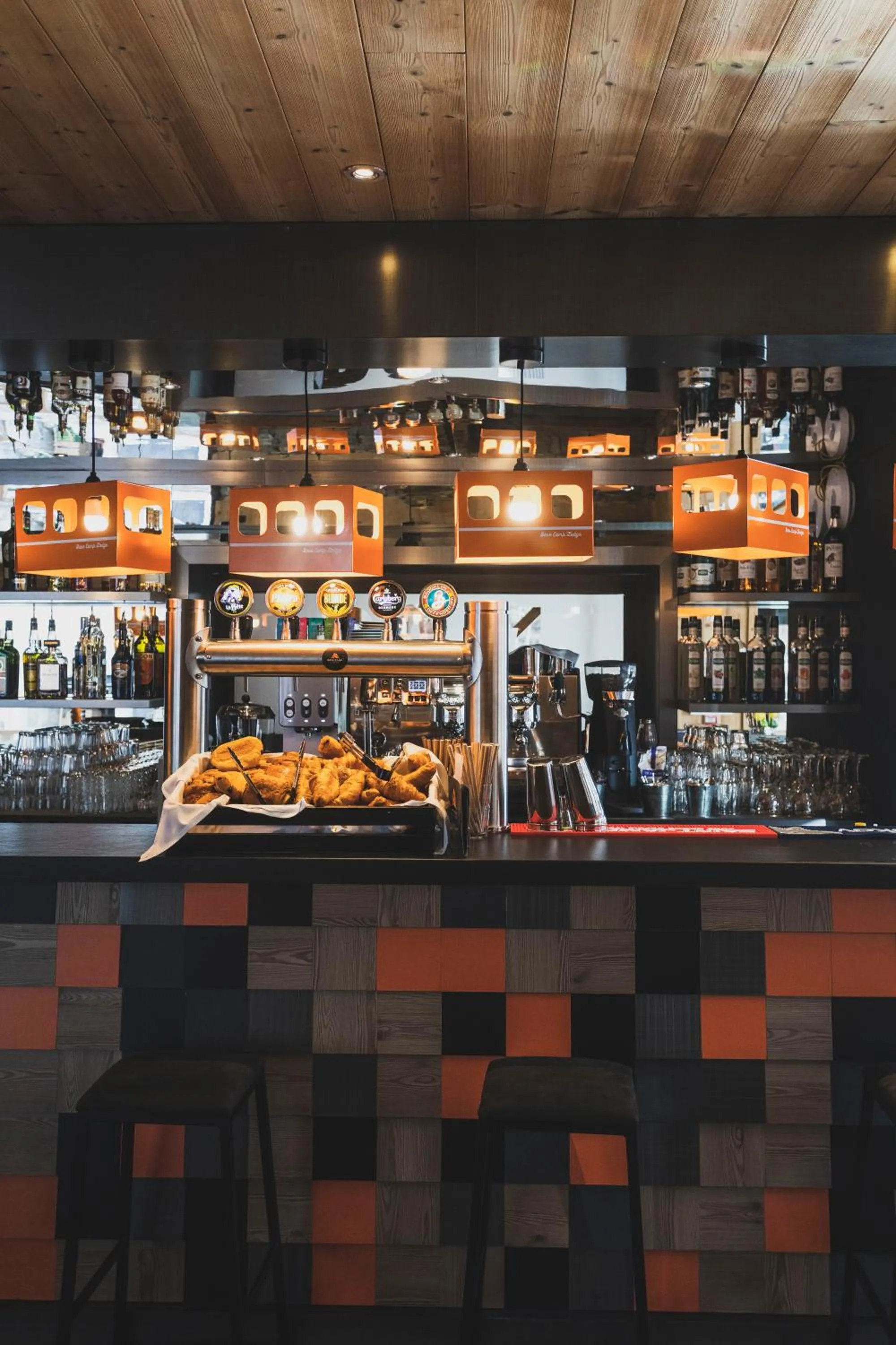 Lounge or bar in Hotel Base Camp Lodge - Les 2 Alpes