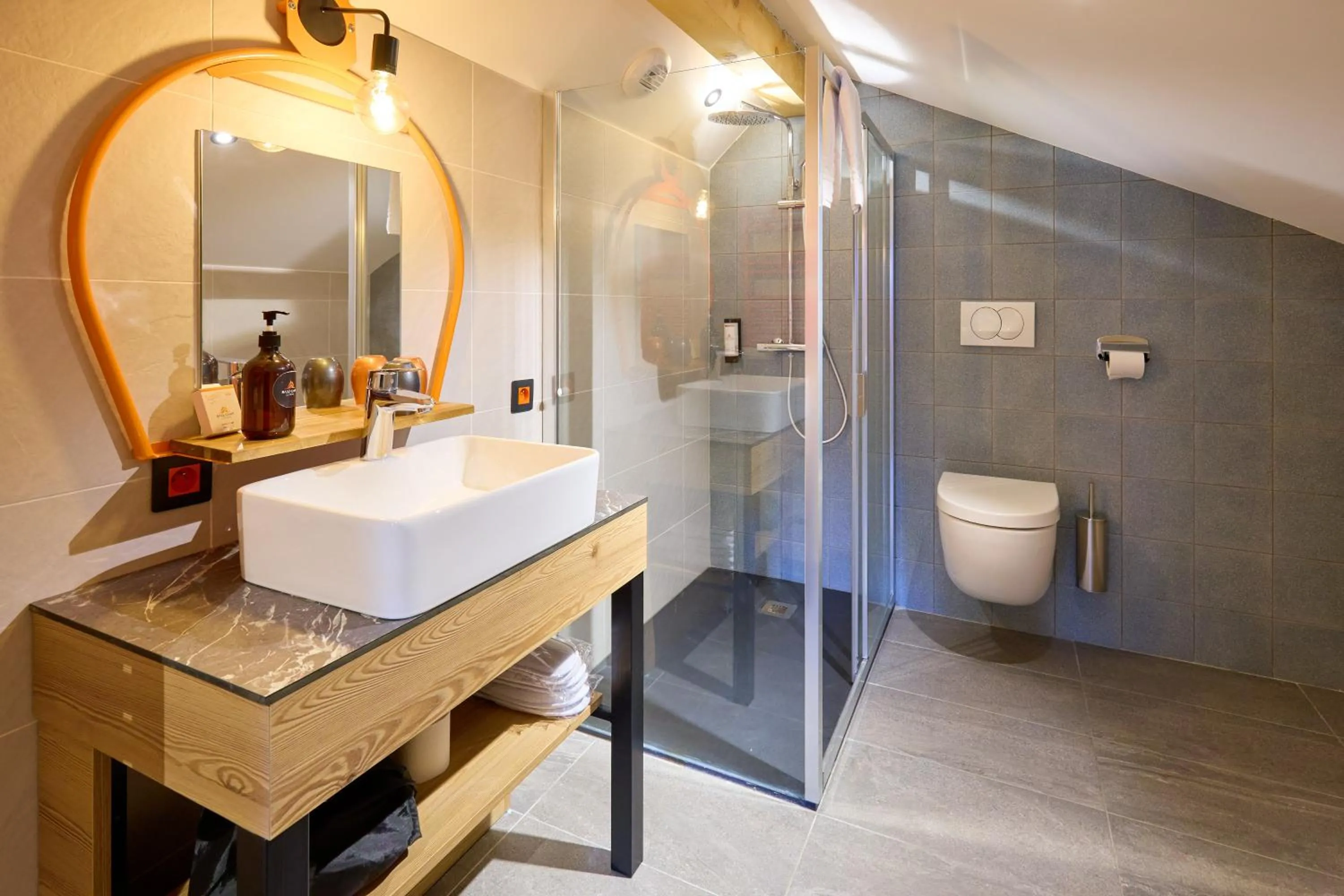 Shower in Hotel Base Camp Lodge - Les 2 Alpes