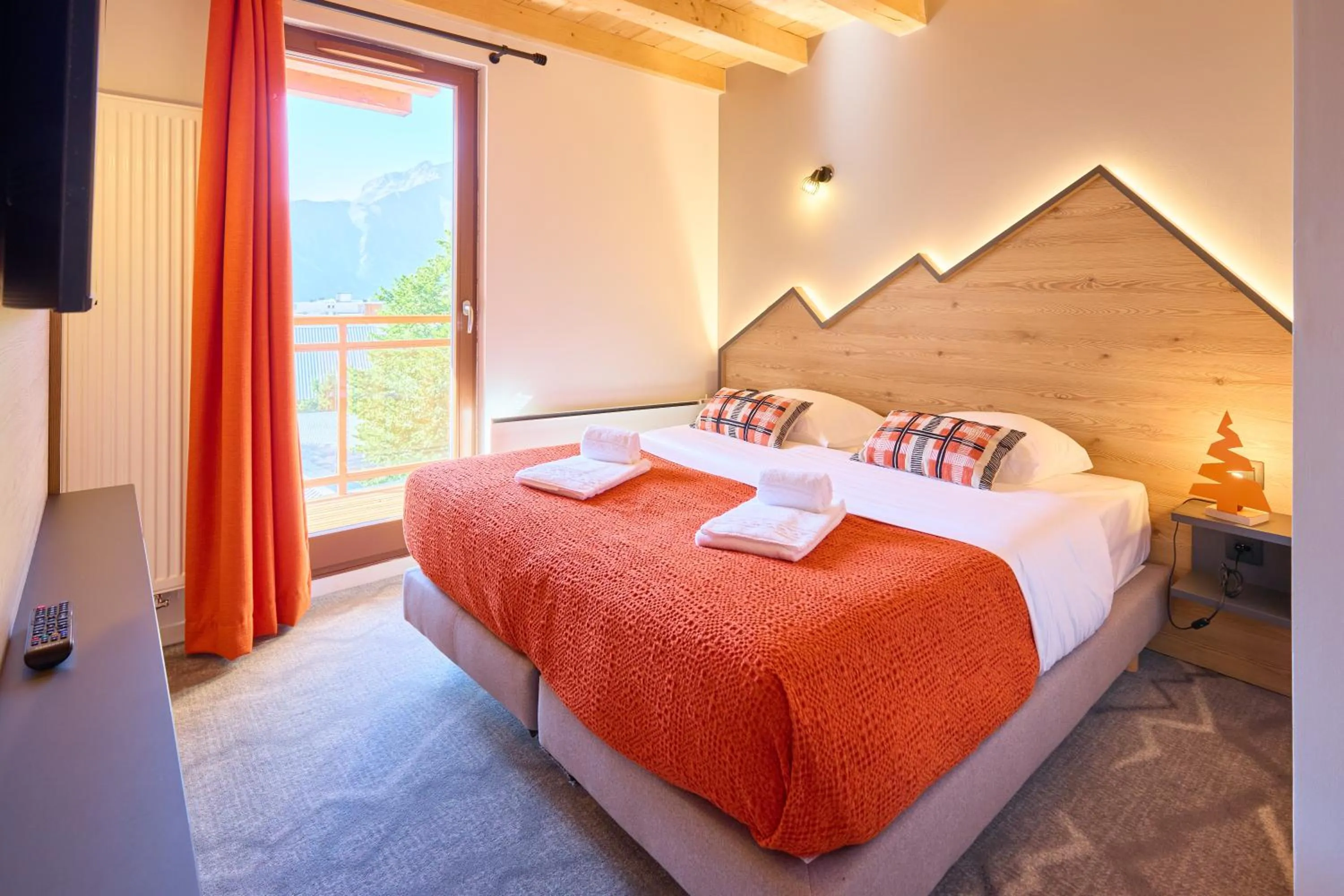 Bedroom, Bed in Hotel Base Camp Lodge - Les 2 Alpes