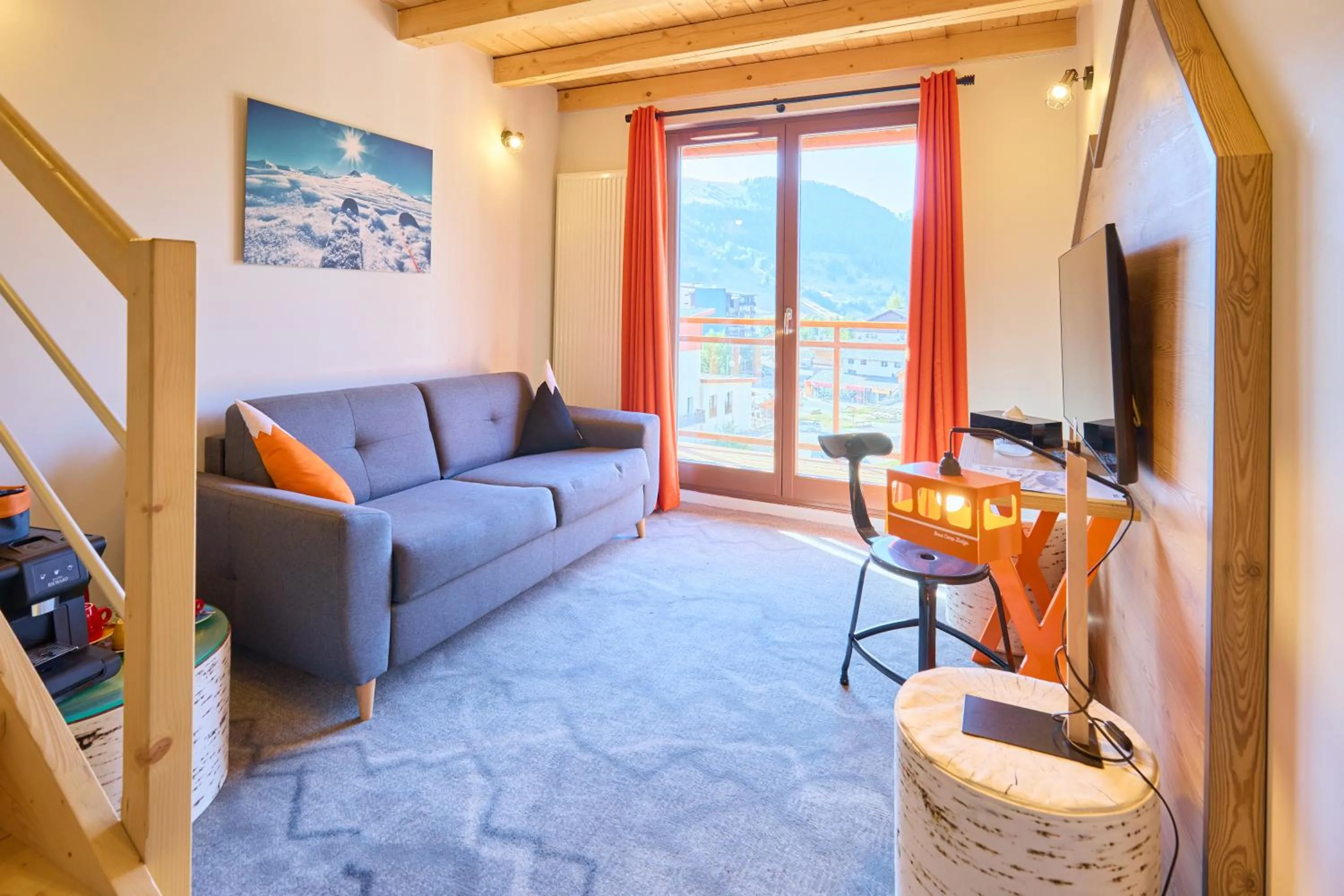 Photo of the whole room in Hotel Base Camp Lodge - Les 2 Alpes