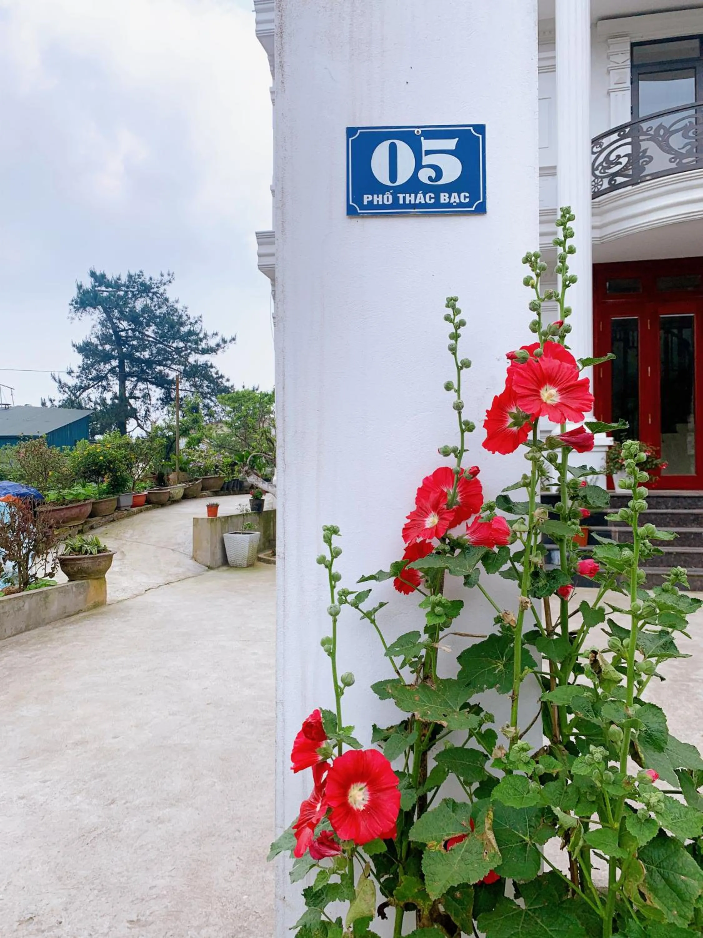 Facade/entrance in The 1996 House