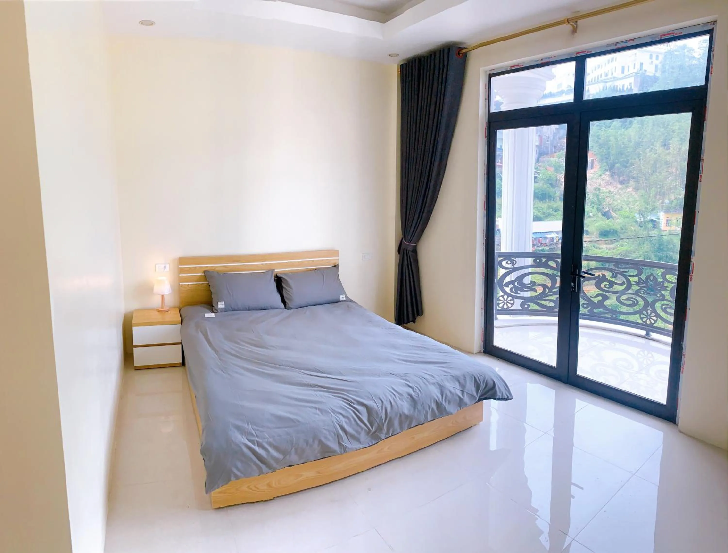 Photo of the whole room, Bed in The 1996 House