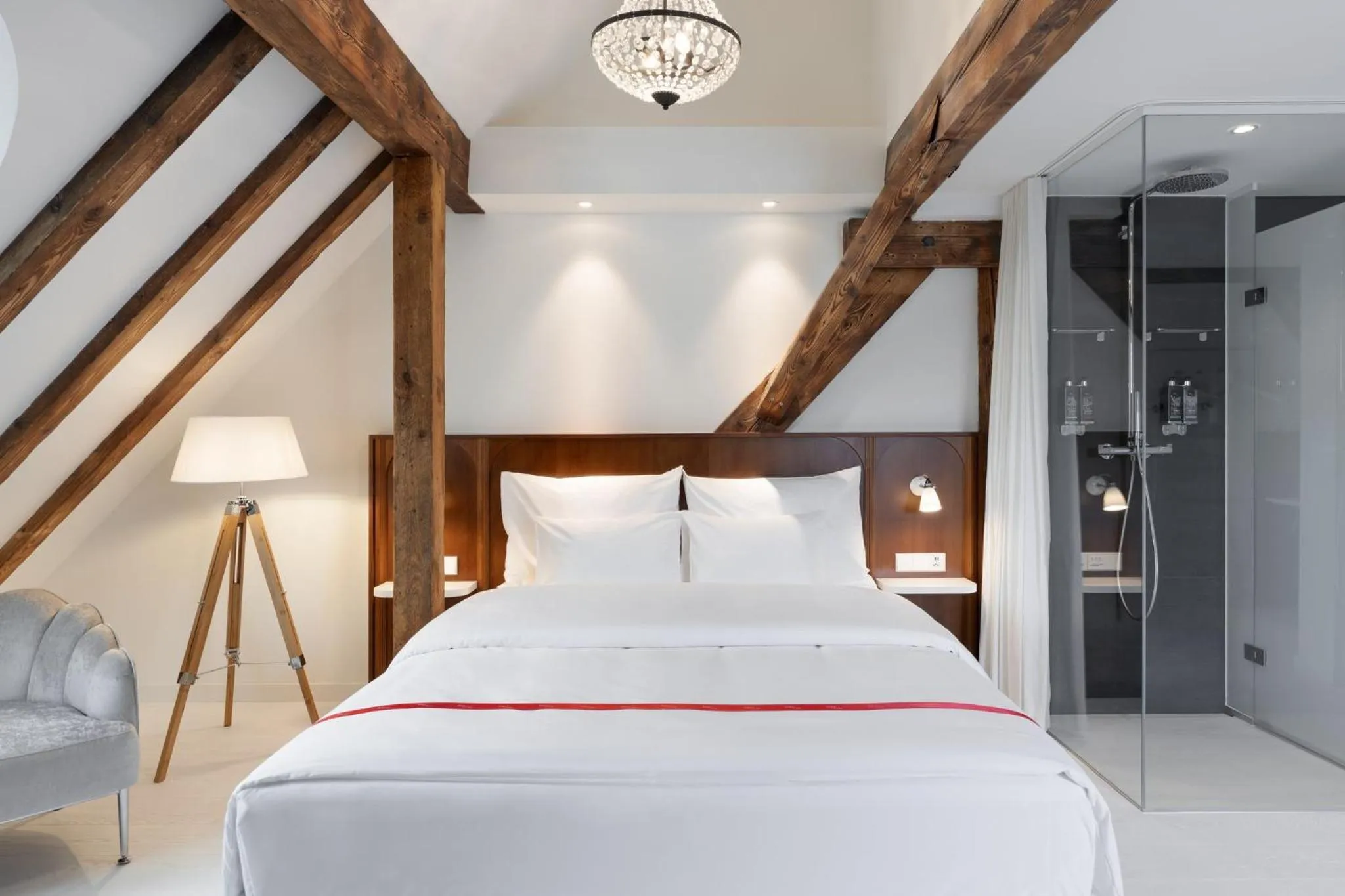 Photo of the whole room, Bed in Ruby Mimi Hotel Zurich