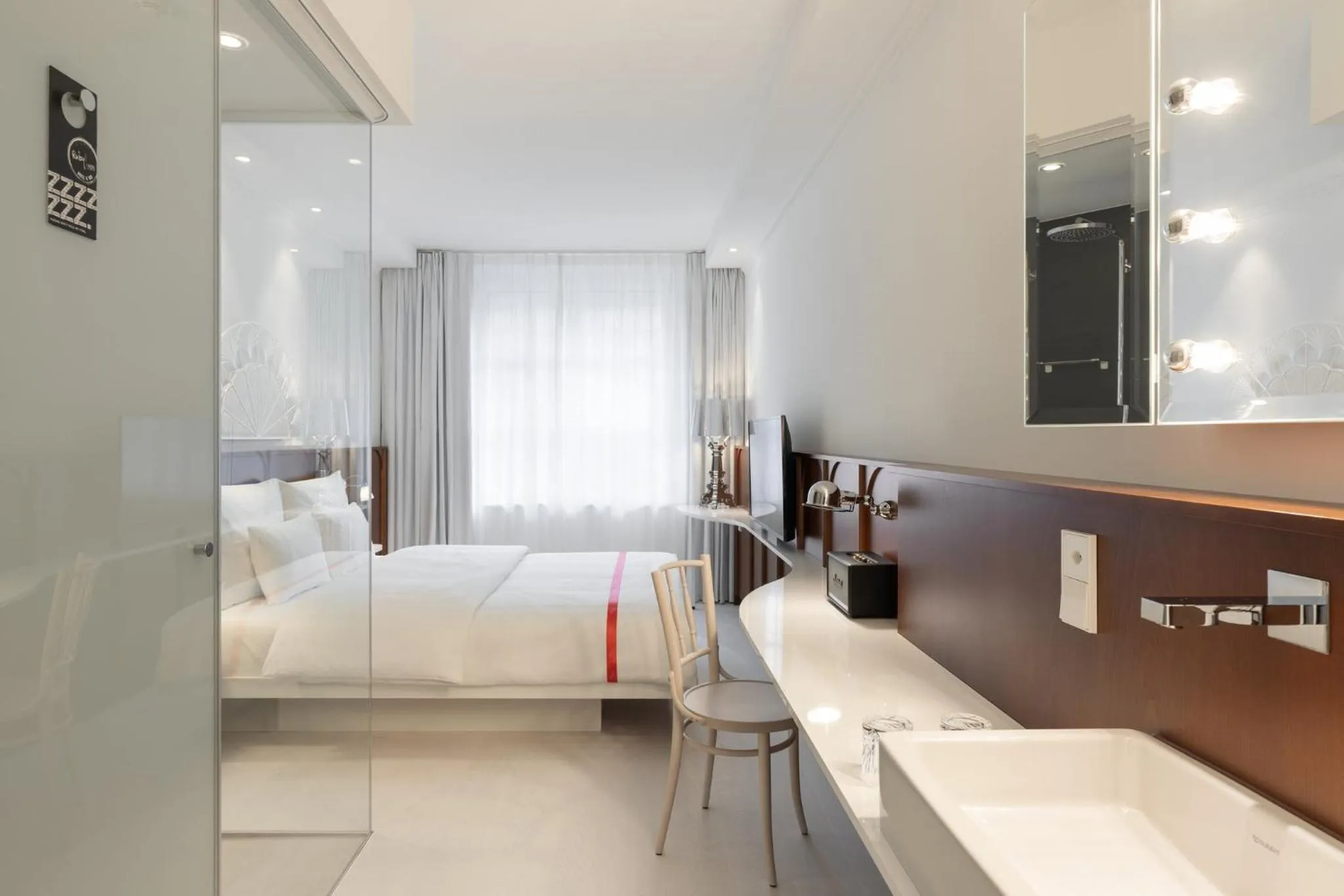 Photo of the whole room, Bed in Ruby Mimi Hotel Zurich