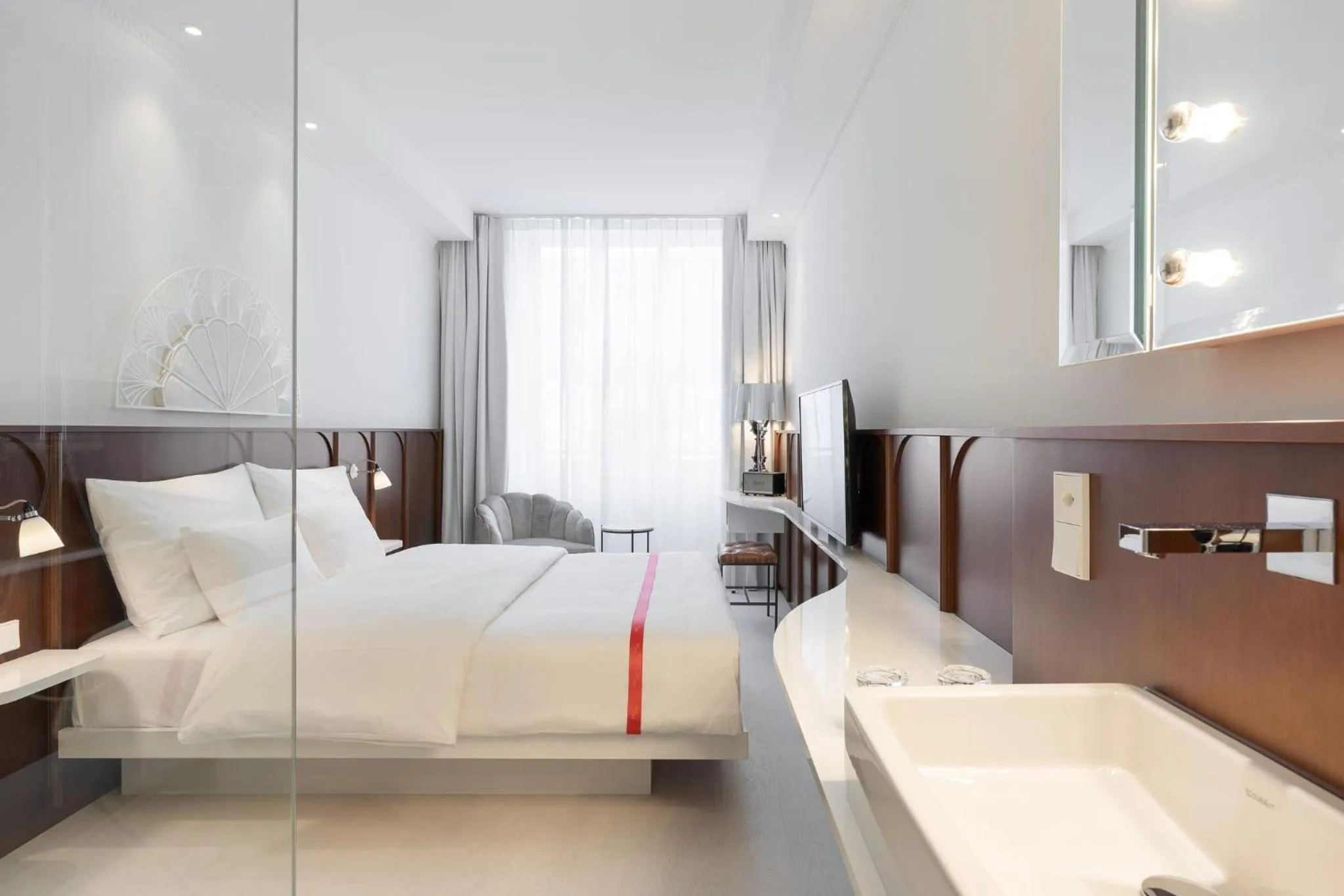 Photo of the whole room, Bed in Ruby Mimi Hotel Zurich