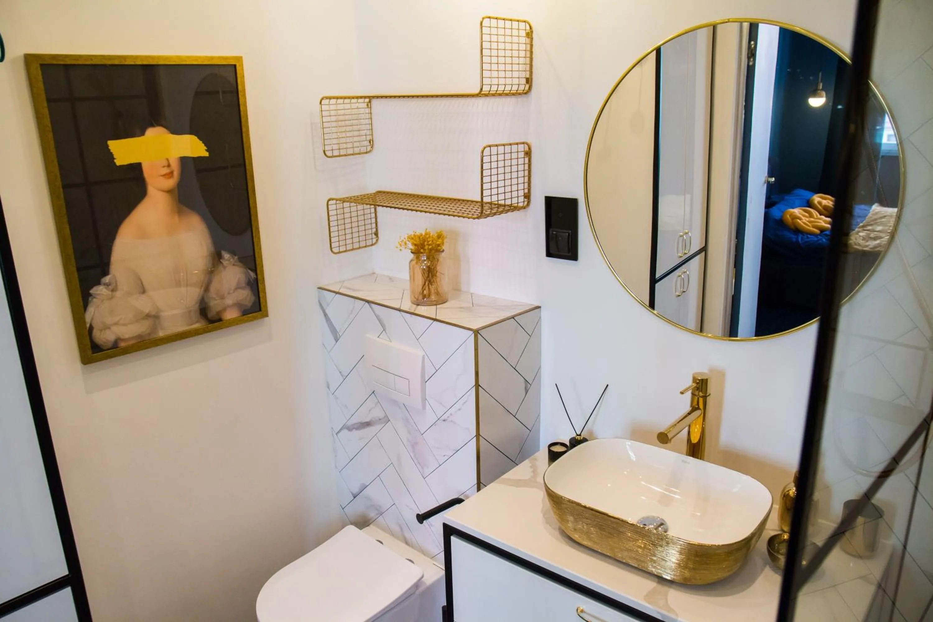 Toilet in Mona Lisa by Rentoom