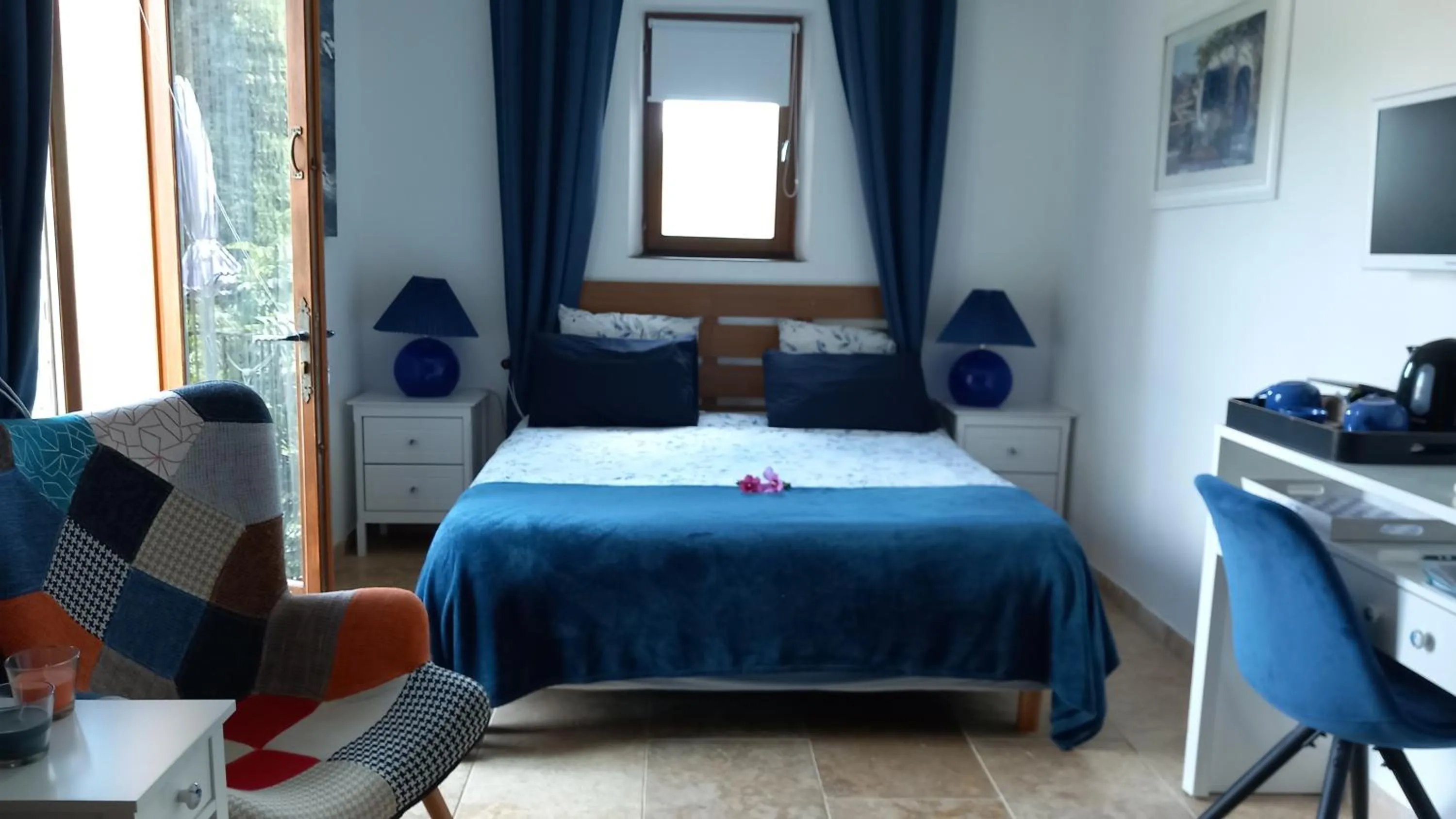 Photo of the whole room, Bed in La Sapiniére -chambres climatisées