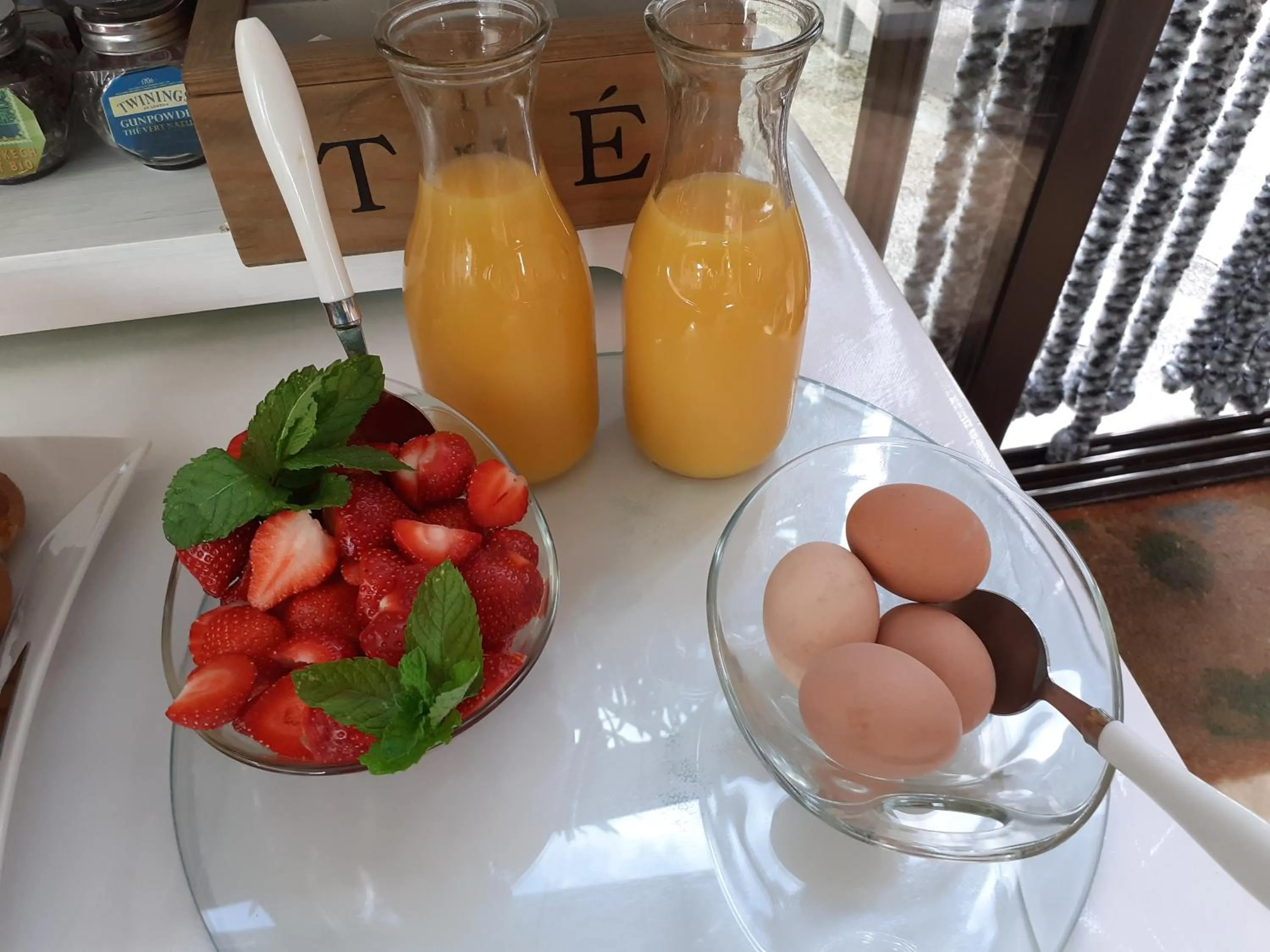 Breakfast in La Sapiniére -chambres climatisées